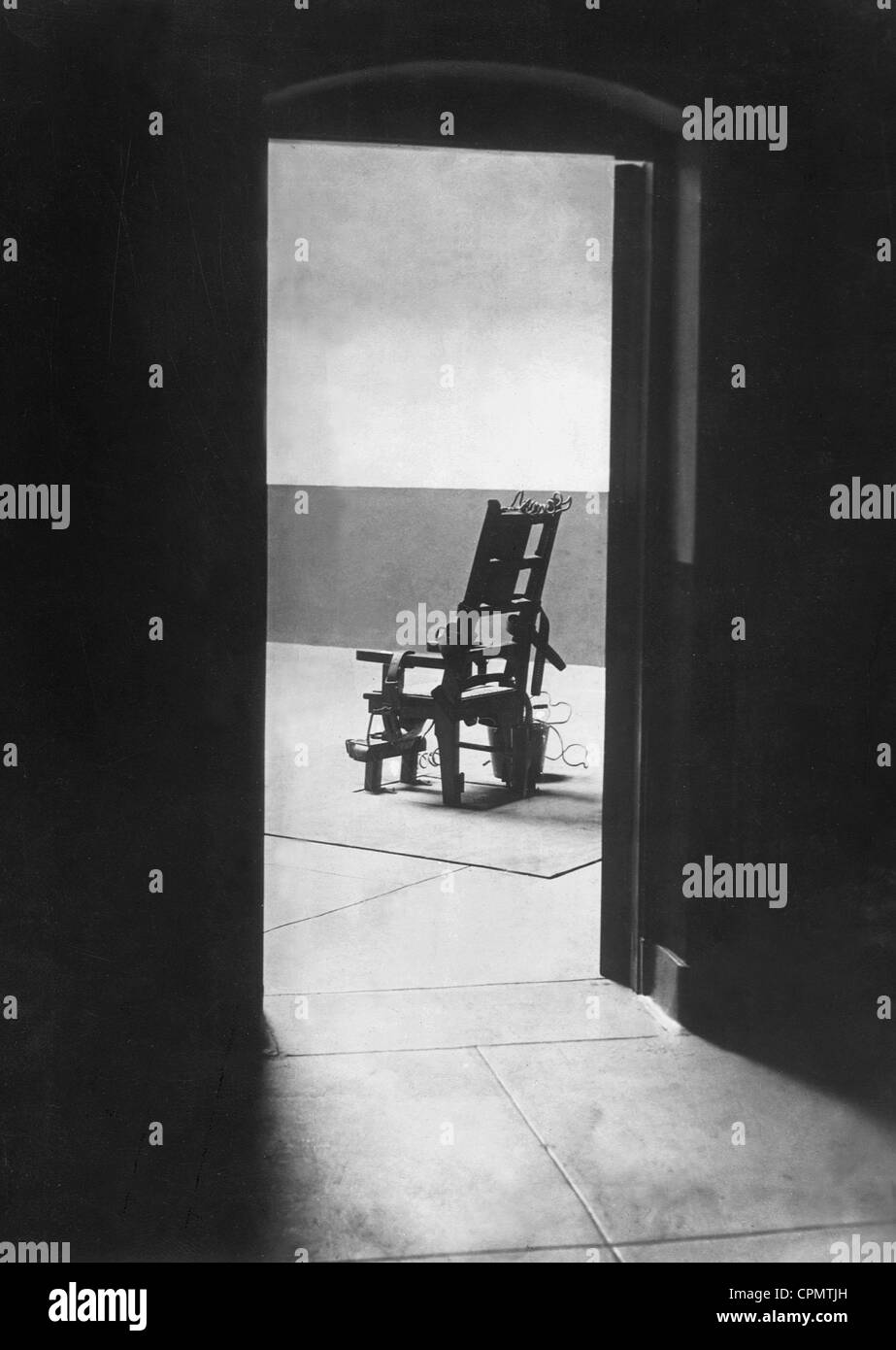 Electric chair Black and White Stock Photos & Images - Alamy