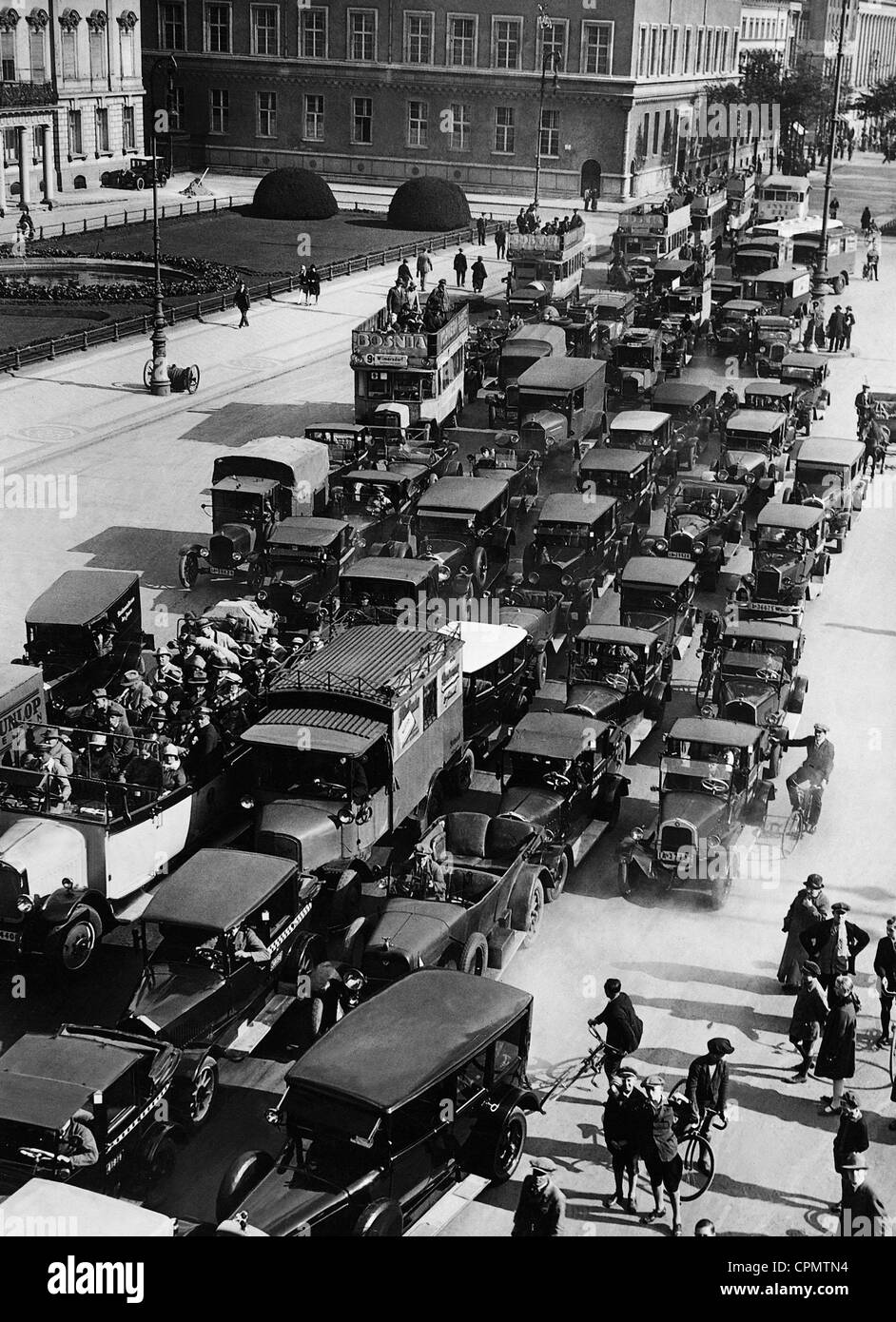 Rush hour cars Black and White Stock Photos Images Alamy Rush hour cars Black and White Stock Photos Images Alamy