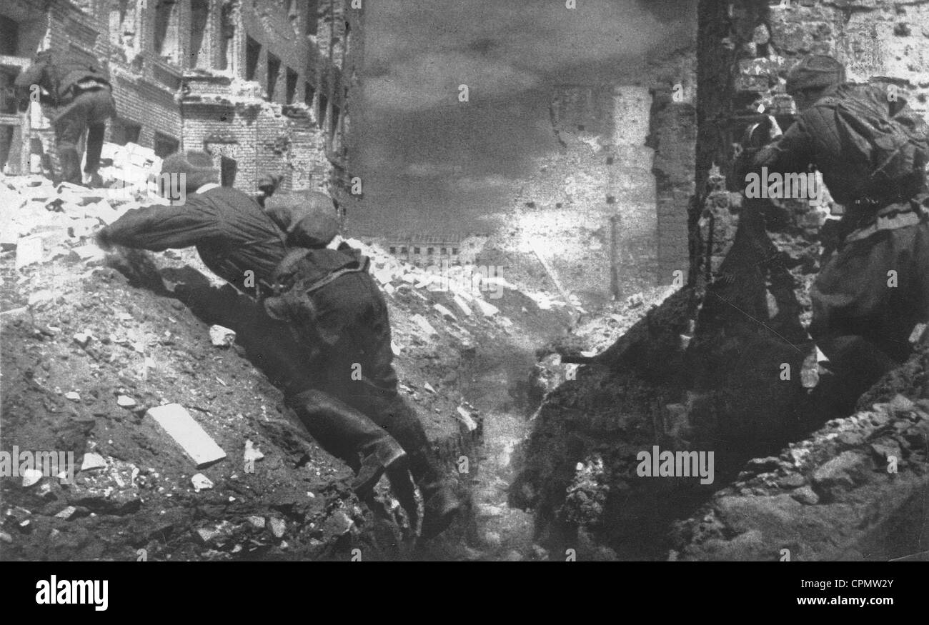Soviet soldiers fighting in Stalingrad, 1942/43 Stock Photo