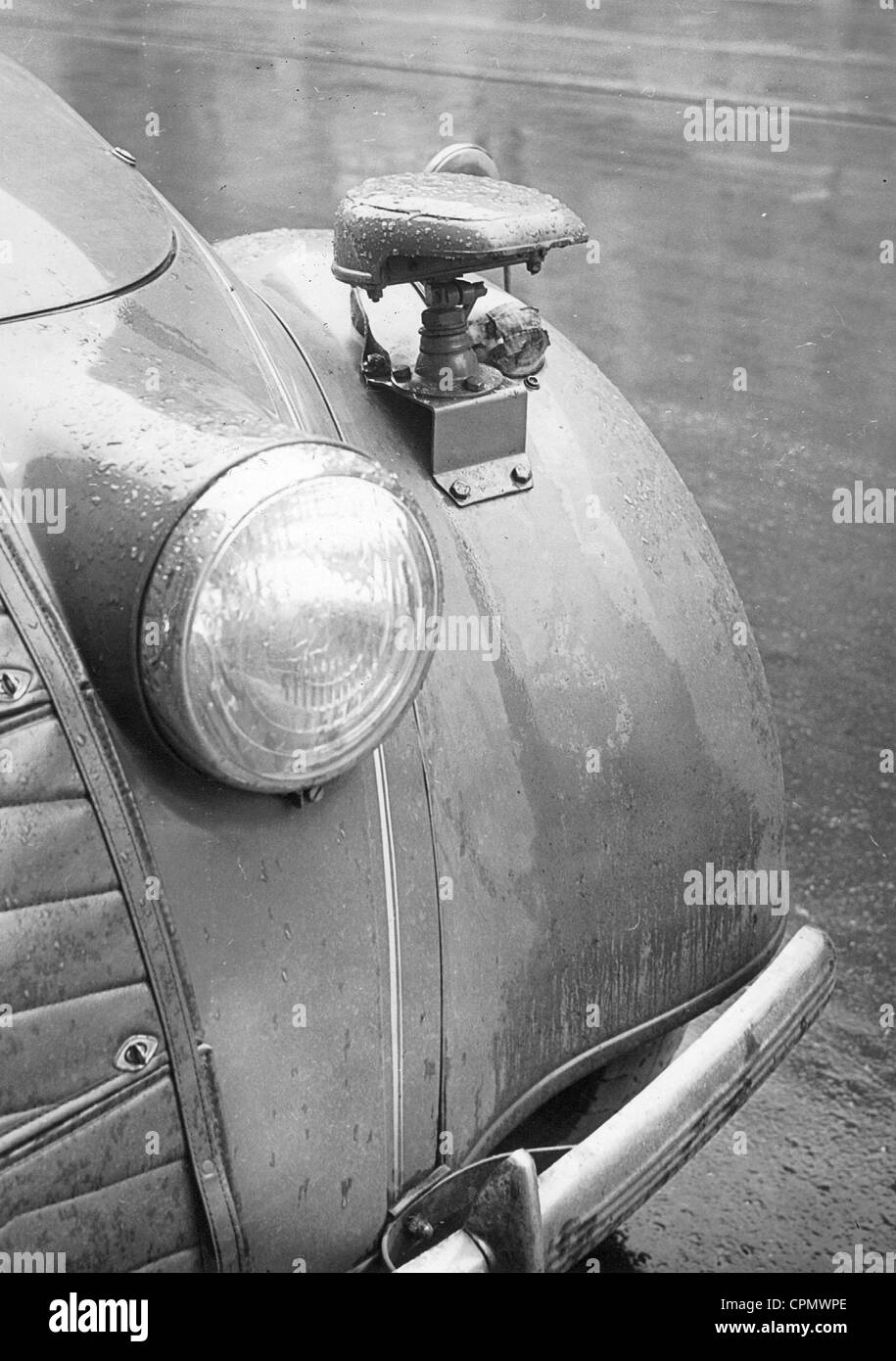 Camouflage headlight on a car in Berlin, 1940 Stock Photo