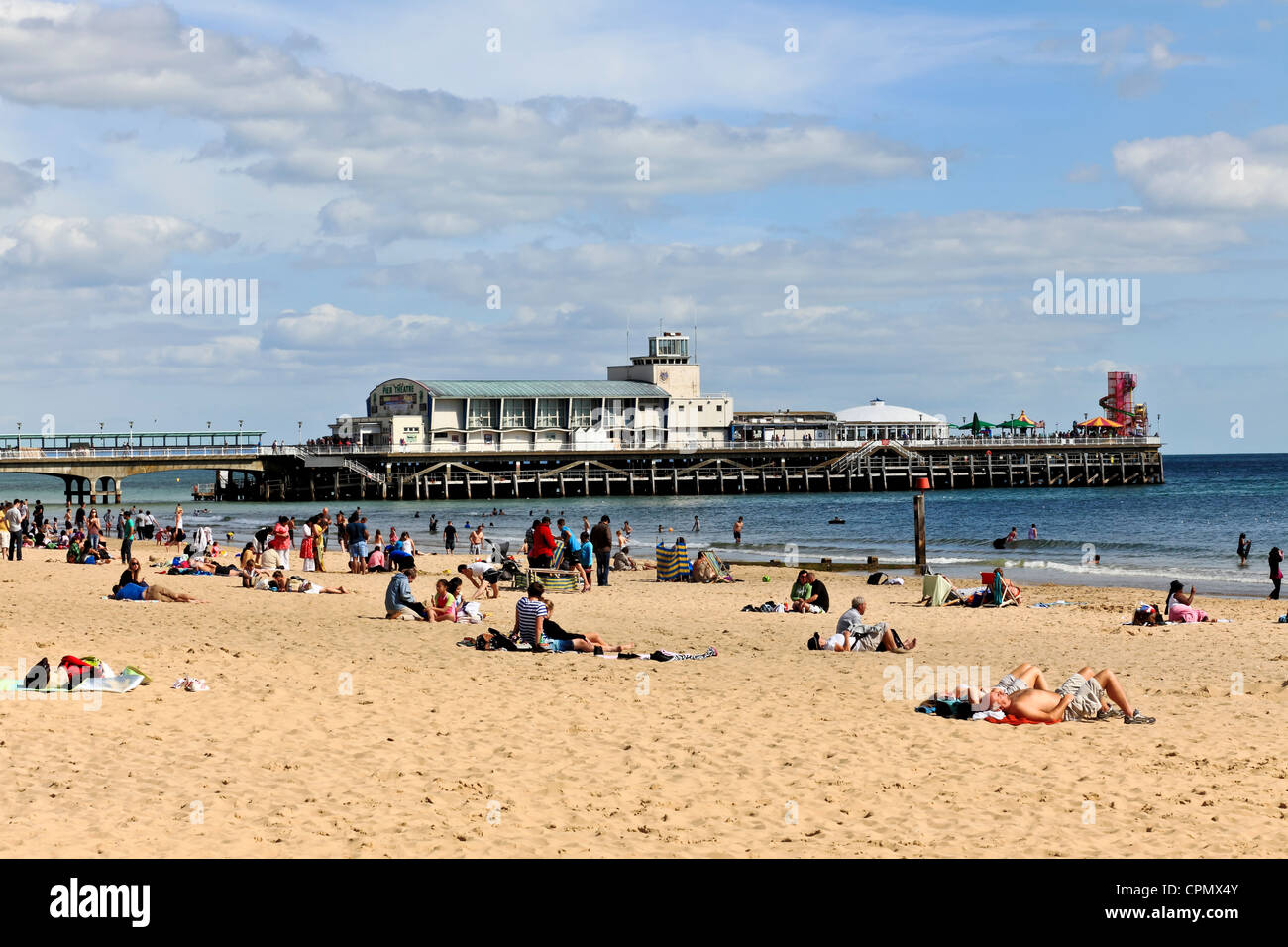 3960. Beach & Pier, Bournemouth, Dorset, UK Stock Photo