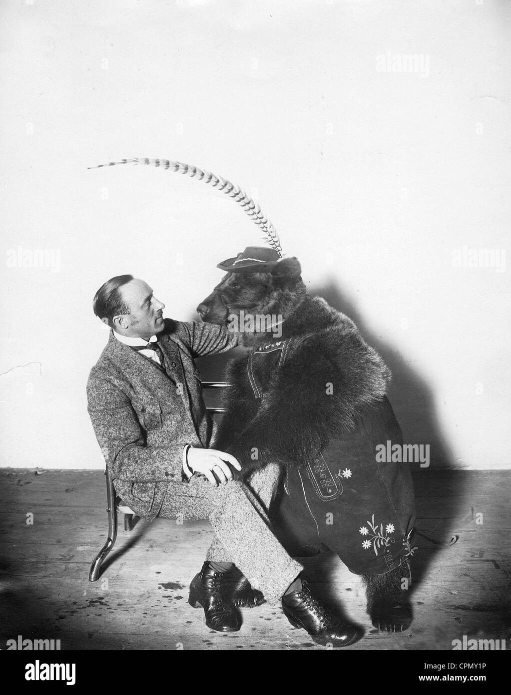 Circus animal trainer with a bear, 1924 Stock Photo