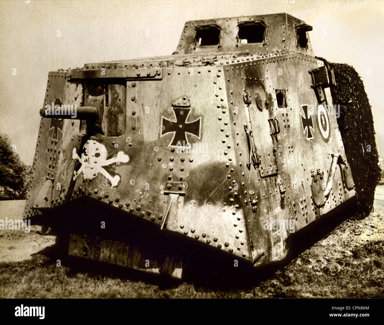 First World War / WWI,assault tank combat vehicle A7V,prototype 1917,alltogether only 20 exemplar made by Daimler,first war effort on 21.03.1918 near St. Quentin,mounted with rapid-fire cannon 5.7 centimeter,6 MGs,length 7.35 meters,height 3.35m,plating up to to 30mm,maximum speed 16 kilometers/hour,first German tank,Germany,1917,commandant tower,panzer,at that time called Tank,Tanks,armaments,equipment,equipments,martial,warlike,skull and crossbones,gun,guns,cannon,cannons,armoured car,combat tank,combat tanks,battle tanks,tank ,Additional-Rights-Clearences-Not Available Stock Photo