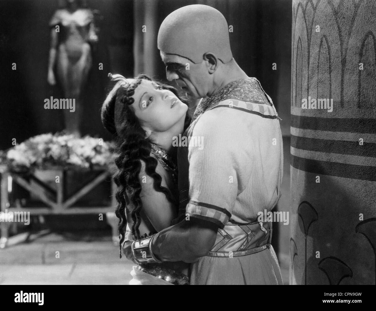 The mummy 1932 zita johann hi-res stock photography and images - Alamy