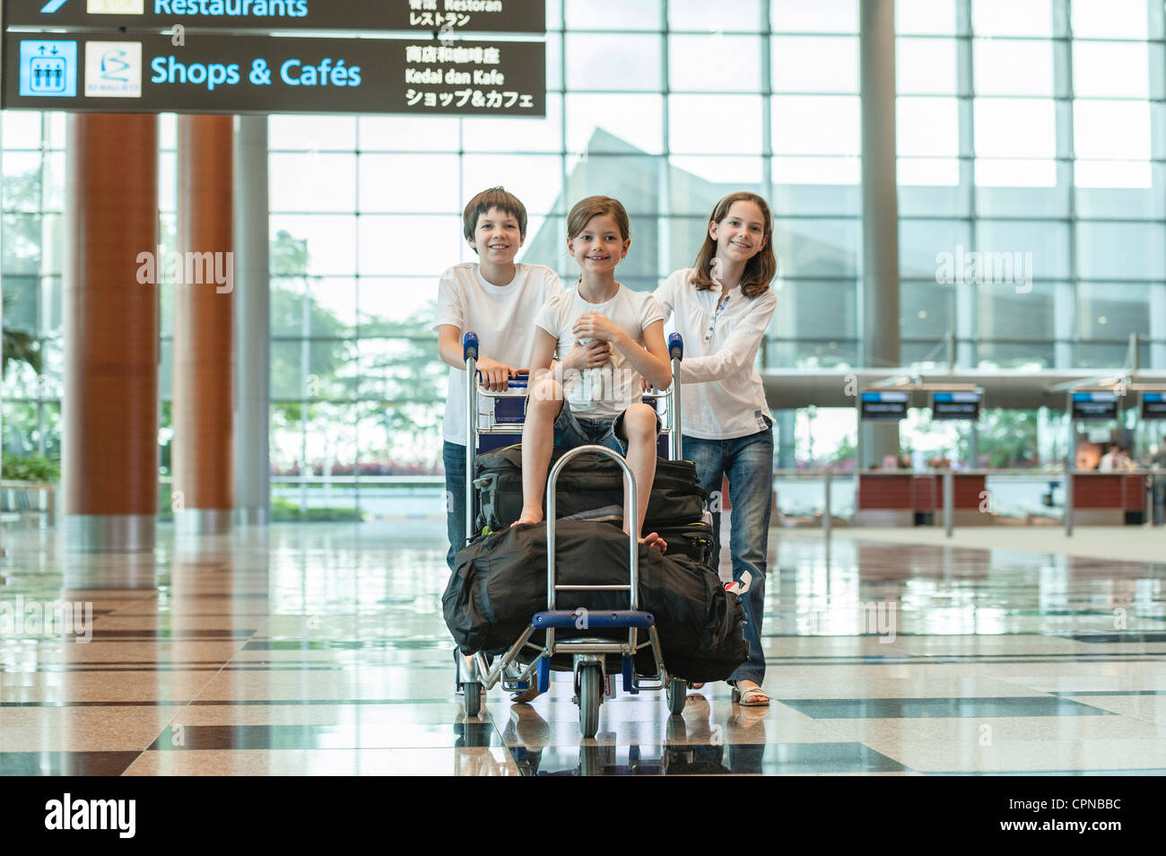 8 9 luggage trolley airport hires stock photography and images Alamy