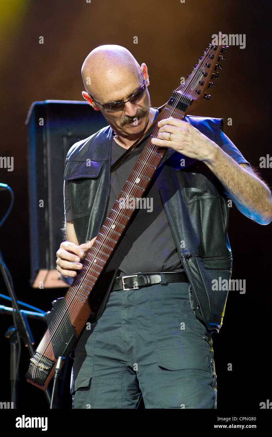 26 05 12 Moscow Russia King Crimson Festival Pictured Tony Levin Stick Men Stock Photo Alamy