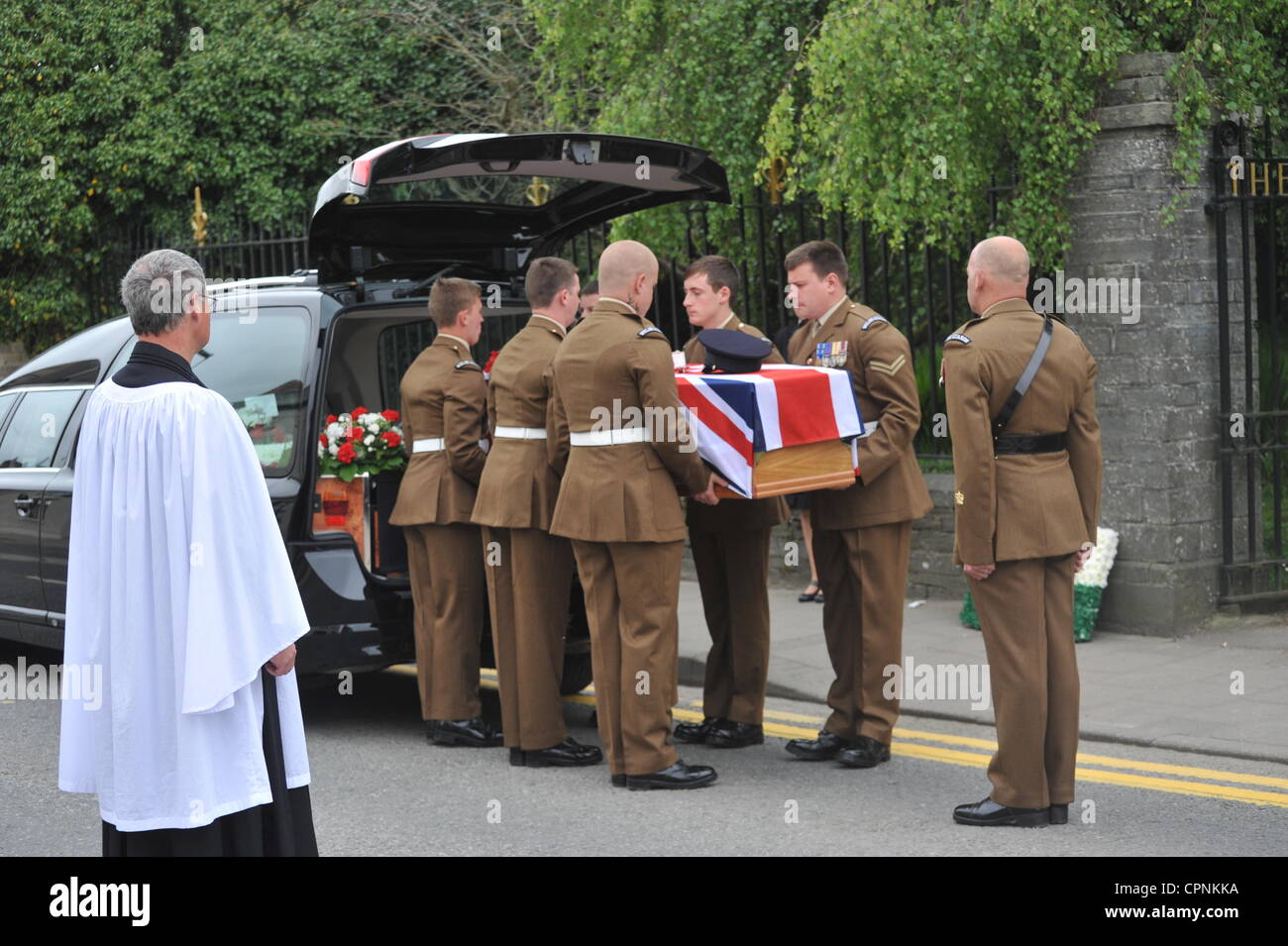 The funeral service for L/Cpl Lee Davies from 1st Battalion Welsh Guards was held at 11:30am on Tuesday 29th May 2012 at St. Mary's Church, Church Street, Cardigan, UK followed by cremation at Parc Gwyn Crematorium, Narberth, Pembrokeshire, UK. L/Cpl Davies was shot dead in Afghanistan on 12/05/2012 Stock Photo