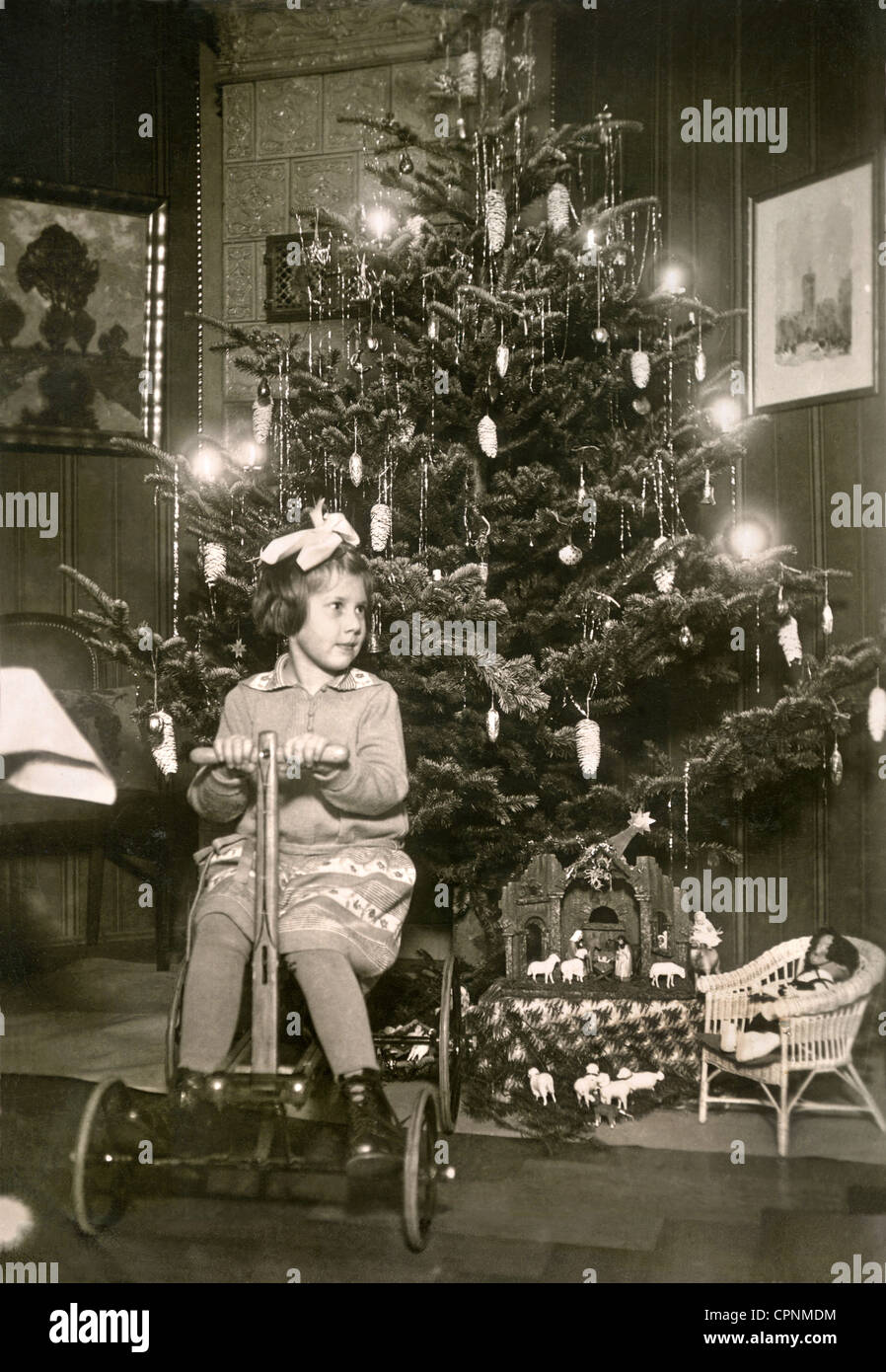 Christmas, Christmas Eve, girl during the distribution of presents in