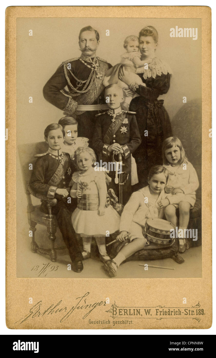 William II, 27.1.1859 - 4.6.1941, German emperor 15.6.1888 - 9.11.1918, with Empress Auguste Victoria (1858 - 1921), with her seven children: Crown Prince Frederick Wilhelm (1882 bis 1951), Prince Adalbert (1884-1948), prince Joachim (1890 bis 1920), Princess Viktoria-Luise (1892 bis 1980), Prince August Wilhelm (1887-1949), Prince Eitel Friedrich (1883-1942), prince Oskar (1888 bis 1958), Germany, 1893, Stock Photo