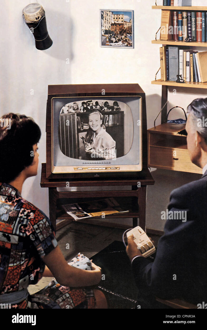 broadcast, television, viewers, married couple is watching television, Siemens, tabletop TV set TL 953, chassis: exotic woods, walnut tree, 53 centimeter picture tube, original price 1959: DM 1.073, Germany, 1959, Additional-Rights-Clearences-Not Available Stock Photo