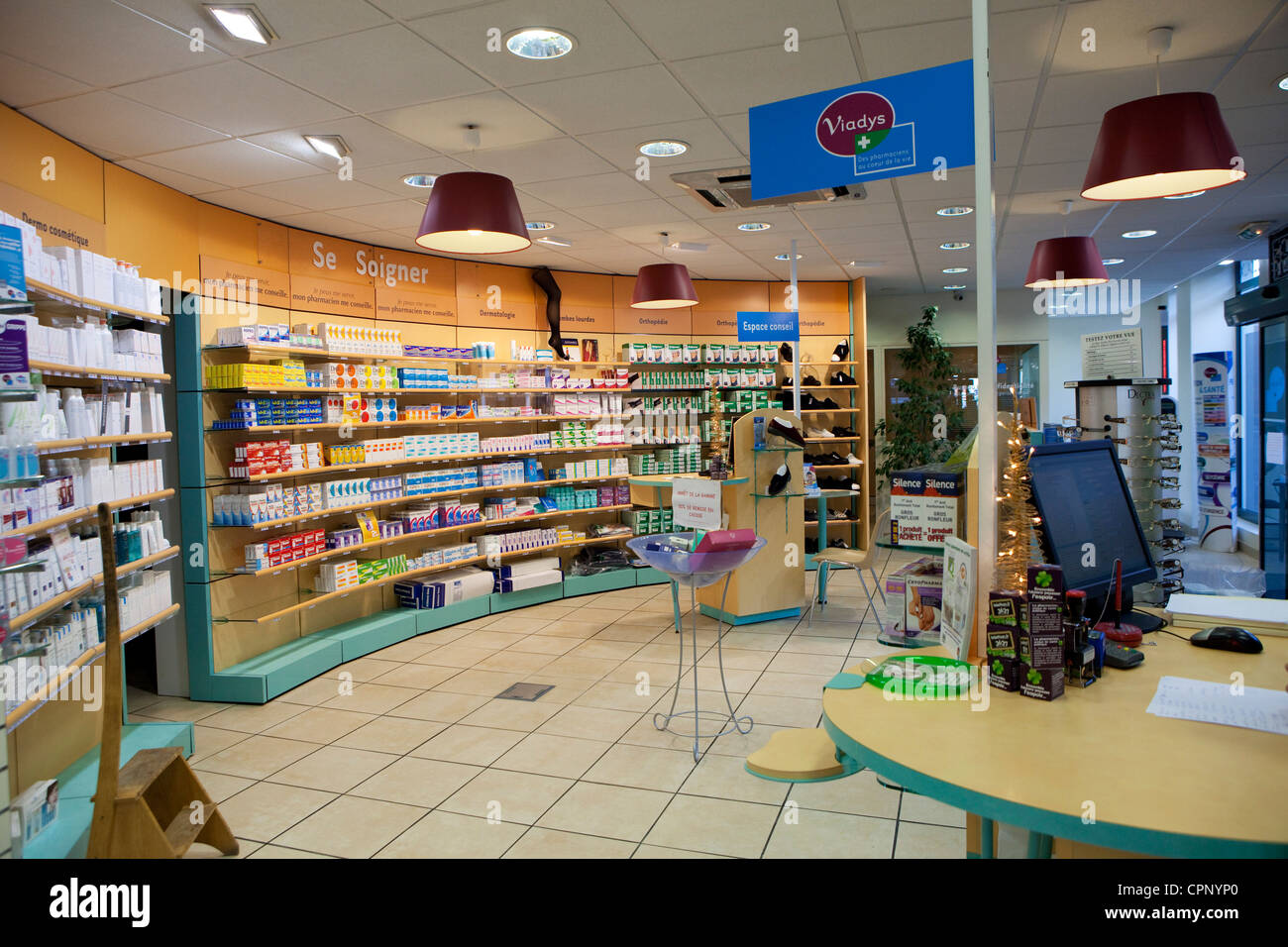 Chemists shop hi-res stock photography and images - Alamy