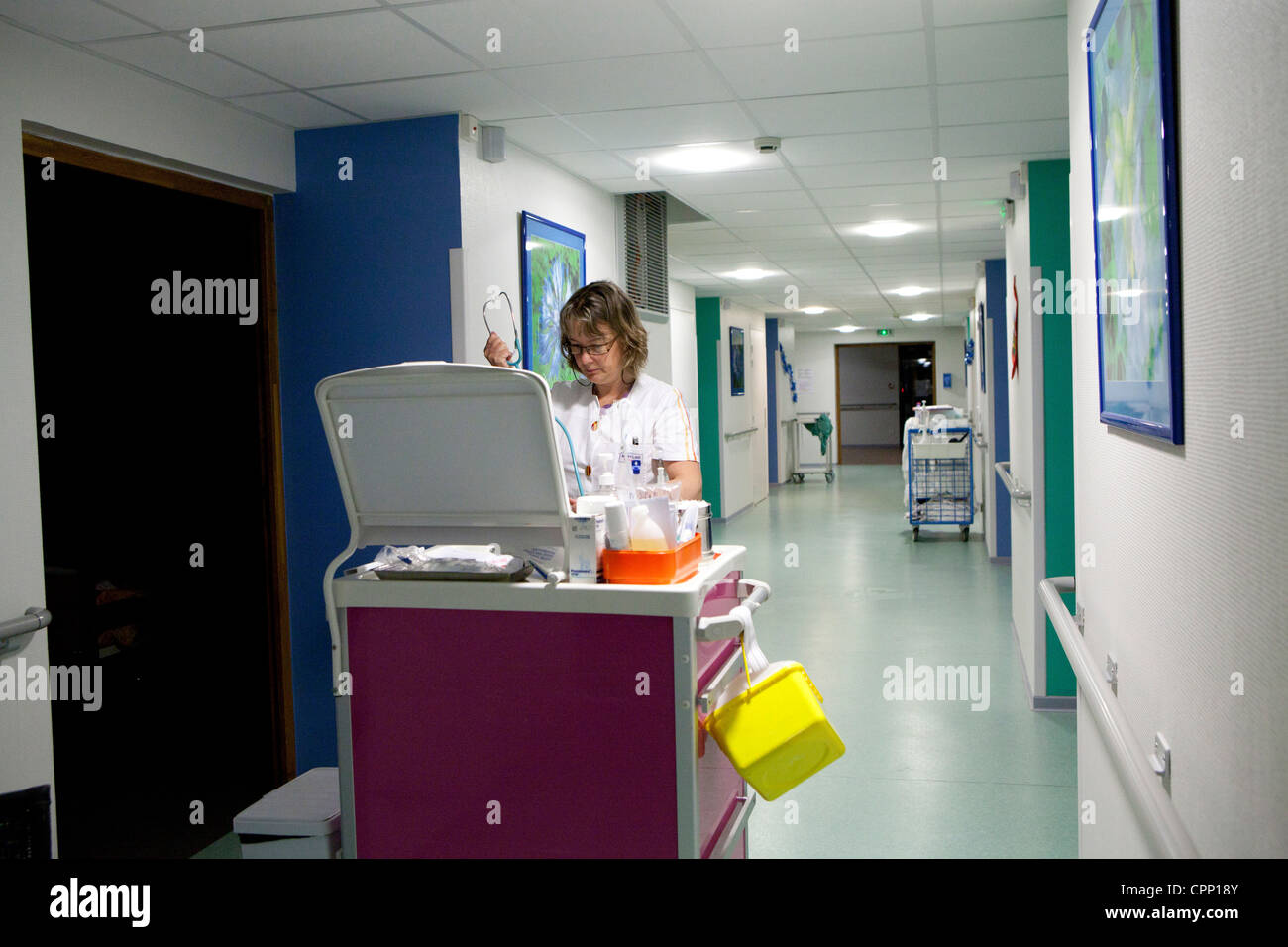 Old nurse hi-res stock photography and images - Alamy