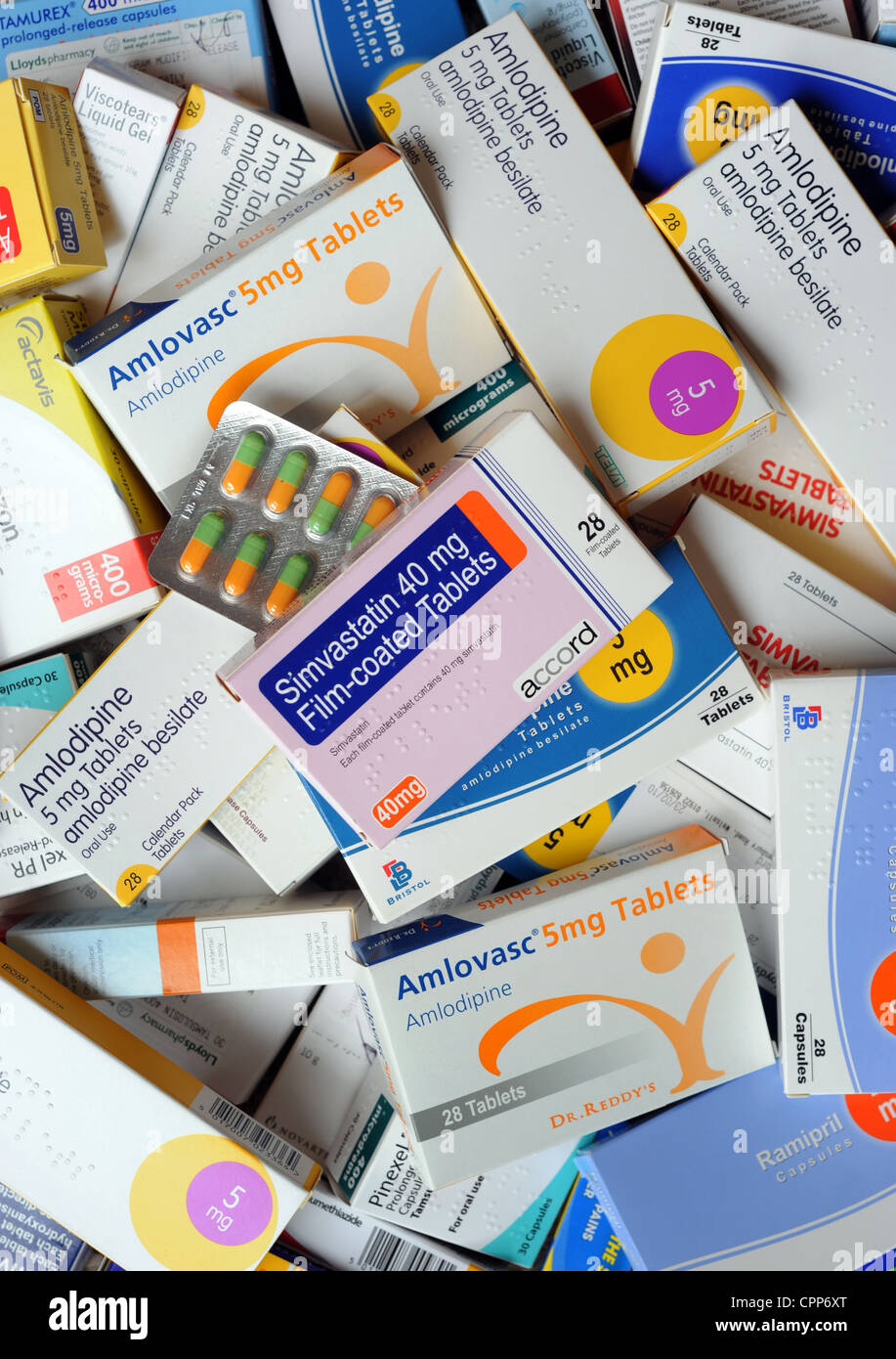 LARGE PILE OF PRESCRIPTION DRUGS AND BOXES RE DOCTORS PATIENTS ILLNESS