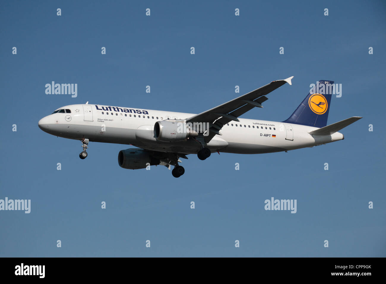 Lufthansa airbus a320 211 hi-res stock photography and images - Alamy
