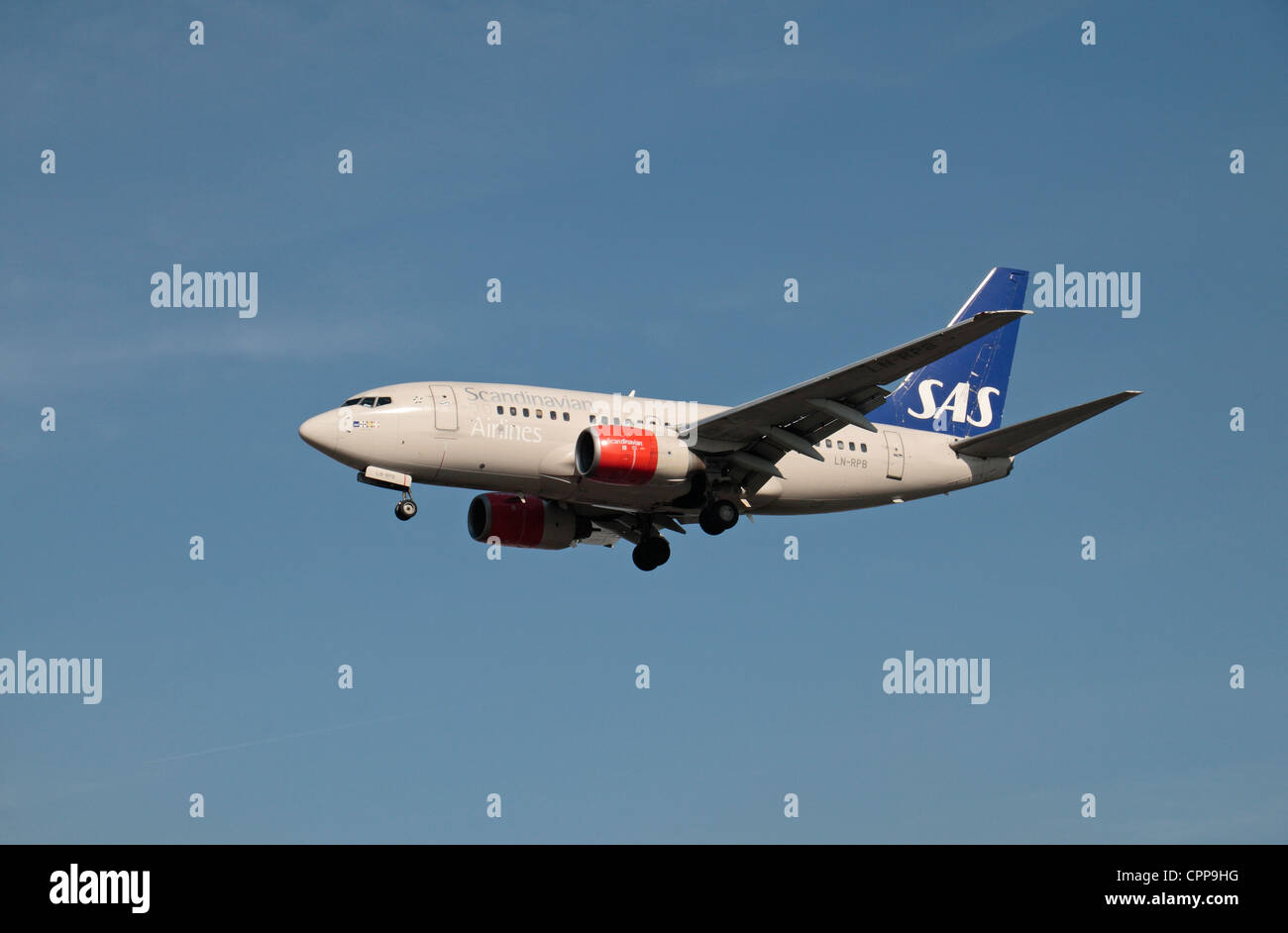 The Scandinavian Airlines - SAS Boeing 737-683 (LN-RPB) about to land at Heathrow Airport, London, UK. Feb 2012 Stock Photo