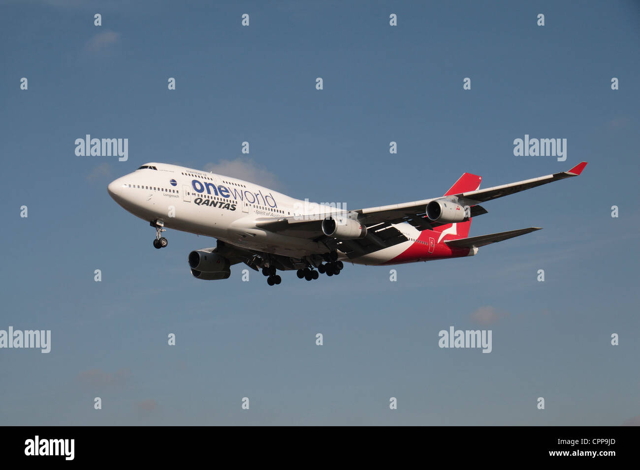 The Oneworld (Qantas) Boeing 747-438 (VH-OJU) about to land at Heathrow Airport, London, UK. Feb 2012 Stock Photo