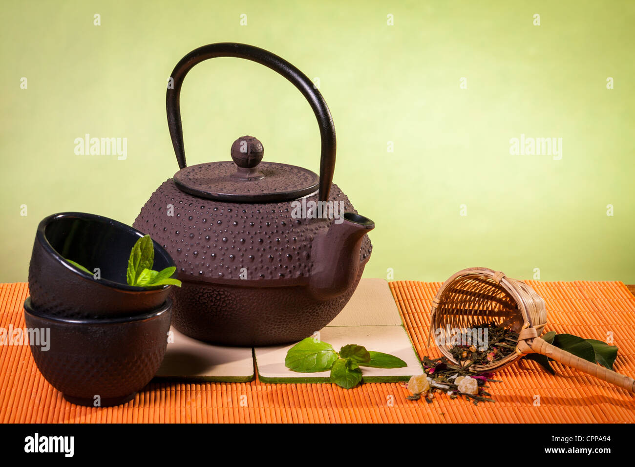 Teapot and cups Stock Photo Alamy