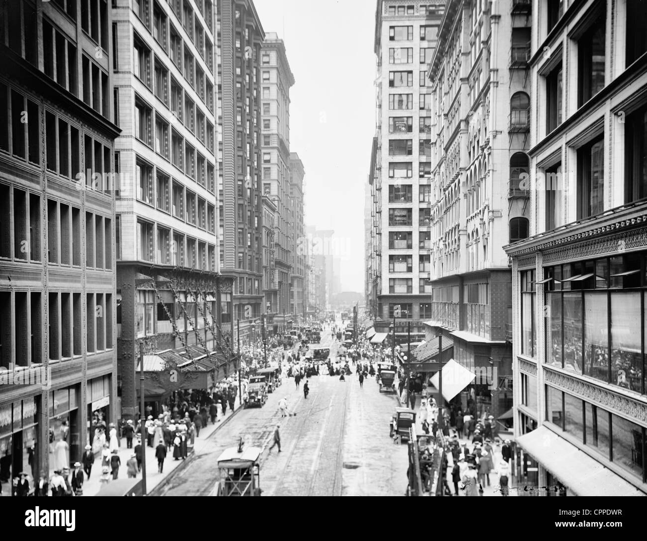 Madison Ave. [i.e. Street], west from Wabash Avenue, Chicago, Illinois, circa 1910 Stock Photo