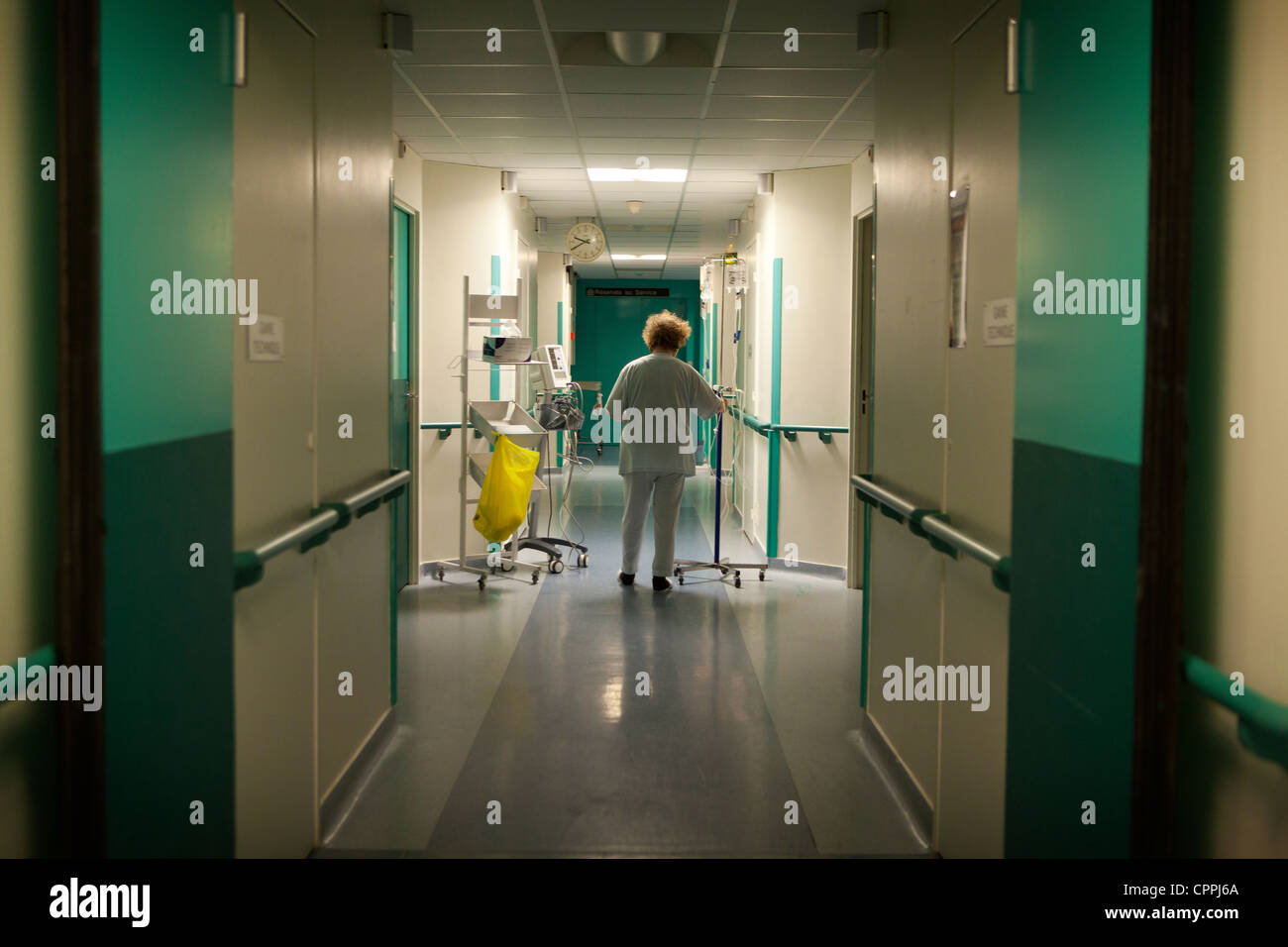HOSPITAL AT NIGHT Stock Photo Alamy