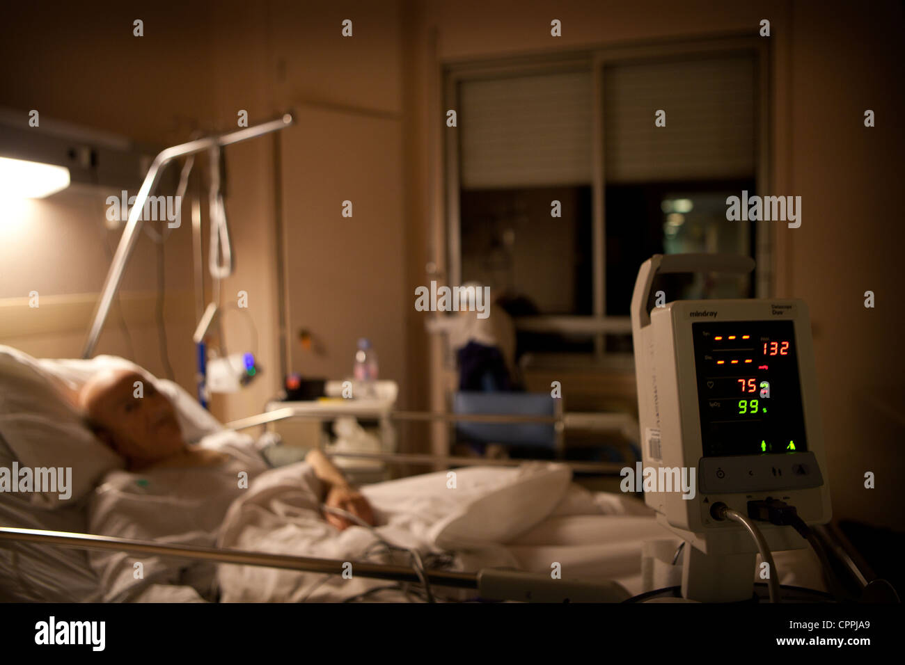 HOSPITAL AT NIGHT Stock Photo Alamy
