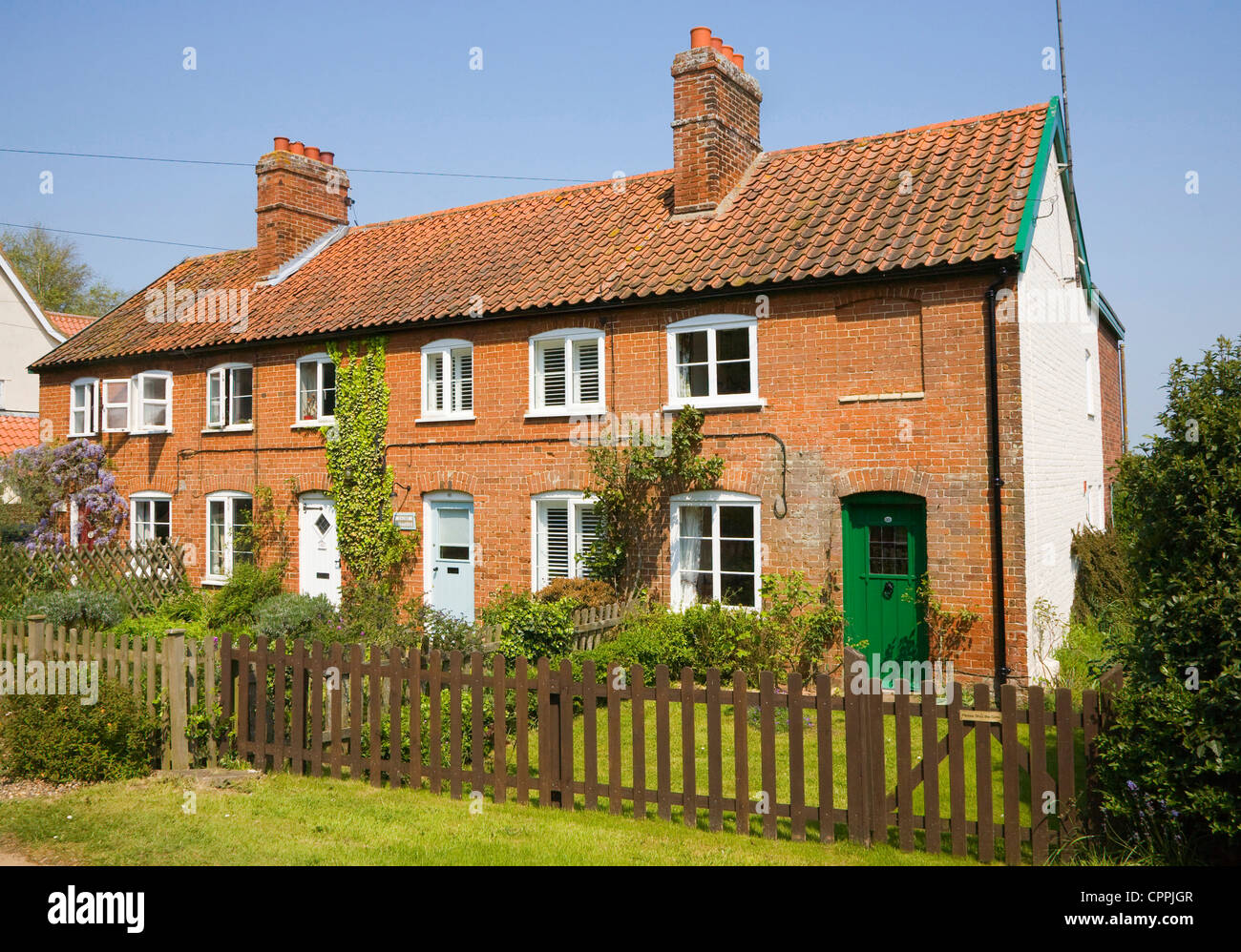 Row attractive cottages Bawdsey, Suffolk, England Stock Photo