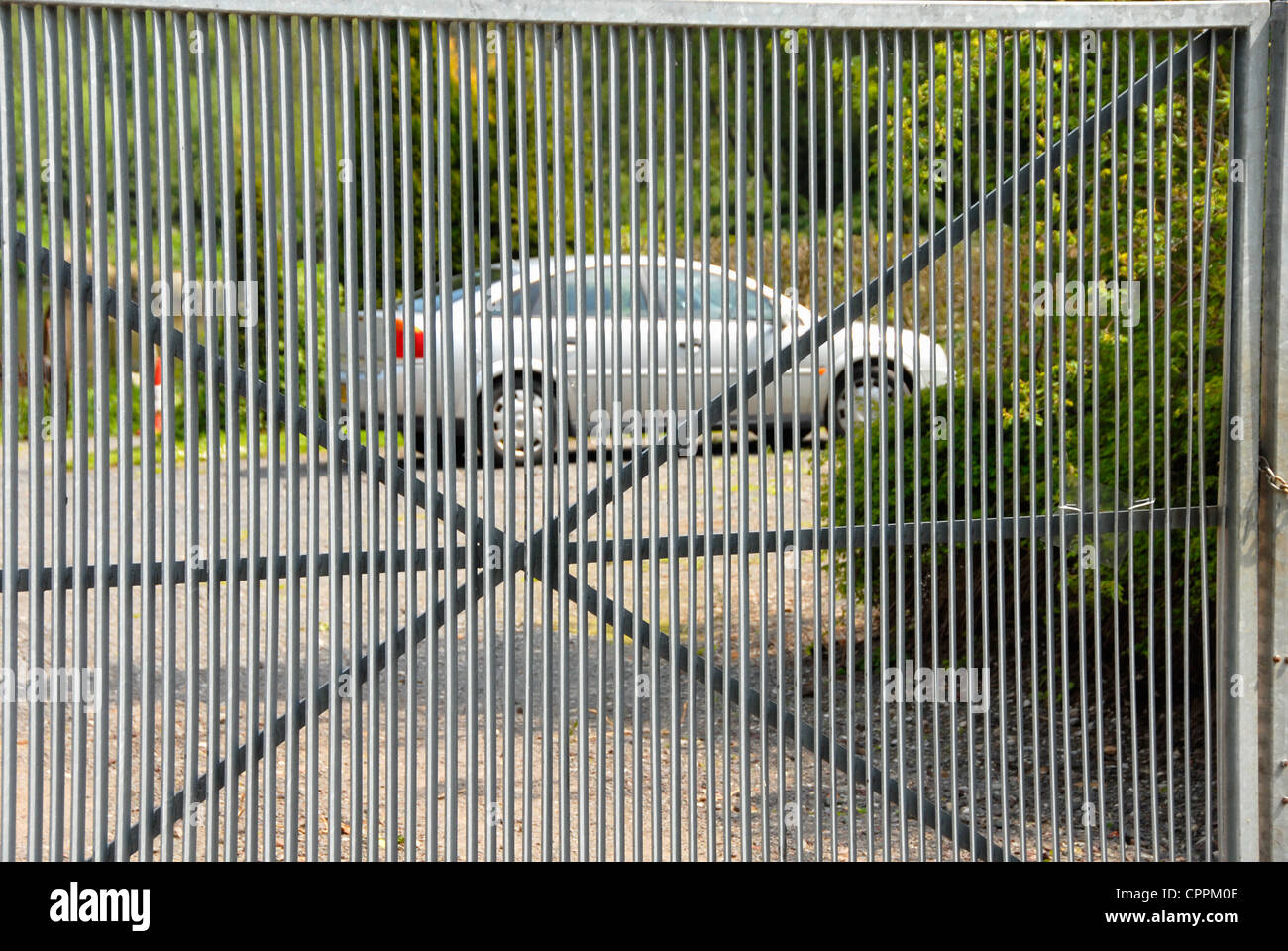 Portão Automático De Barreira à Entrada Do Estacionamento Do Carro Foto de  Stock - Imagem de seguro, protetor: 233894894