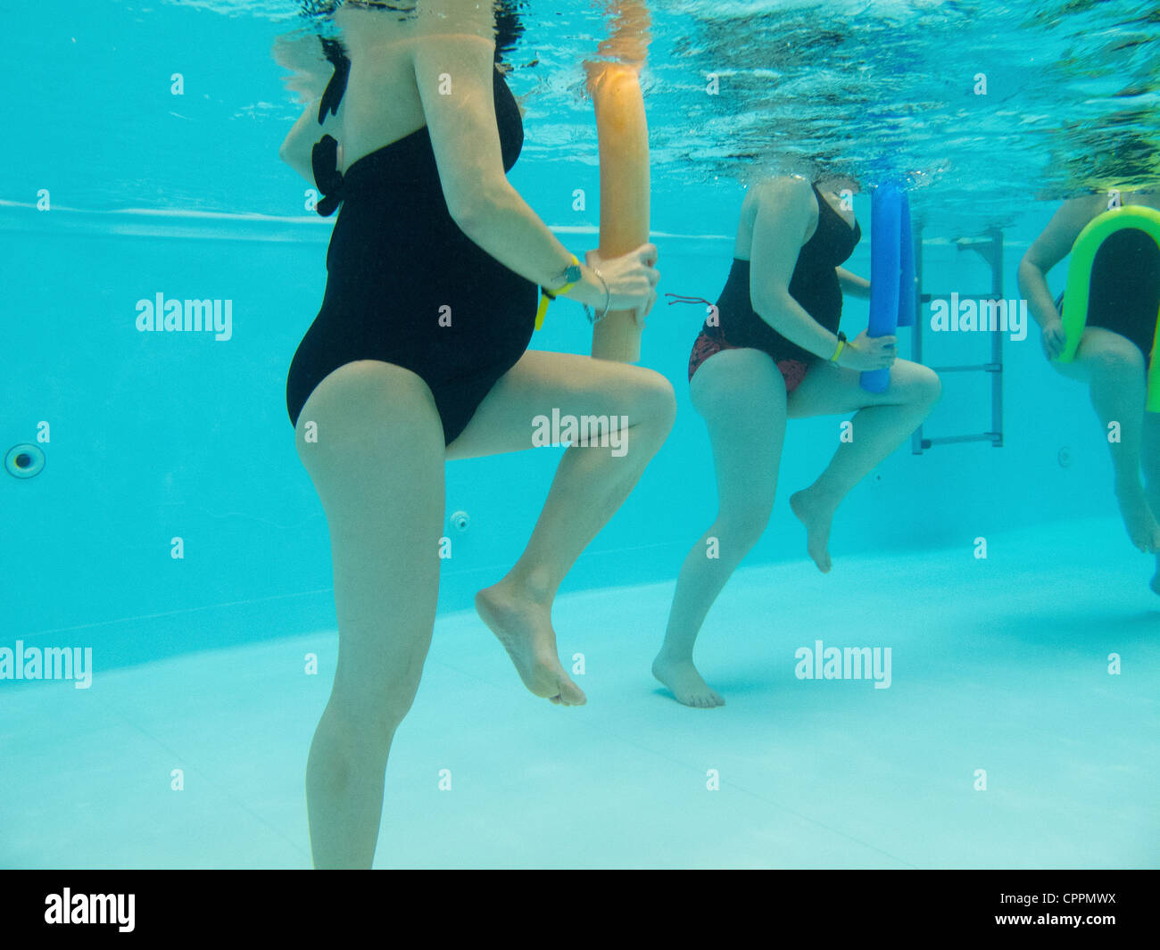 PREGNANT WO. EXERCISING IN WATER Stock Photo Alamy