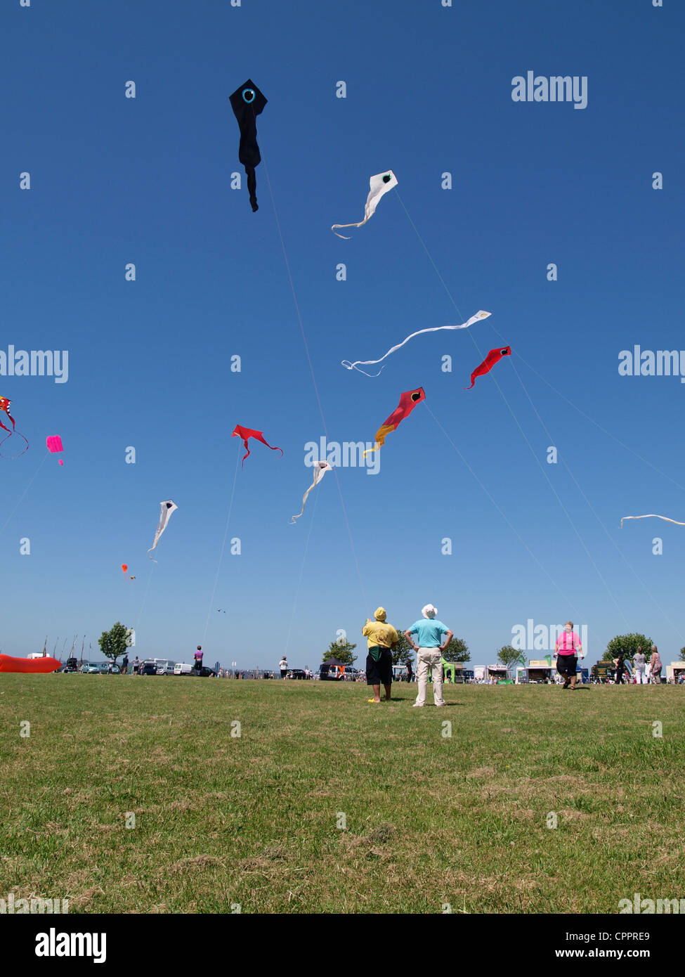 Kites flying hires stock photography and images Alamy