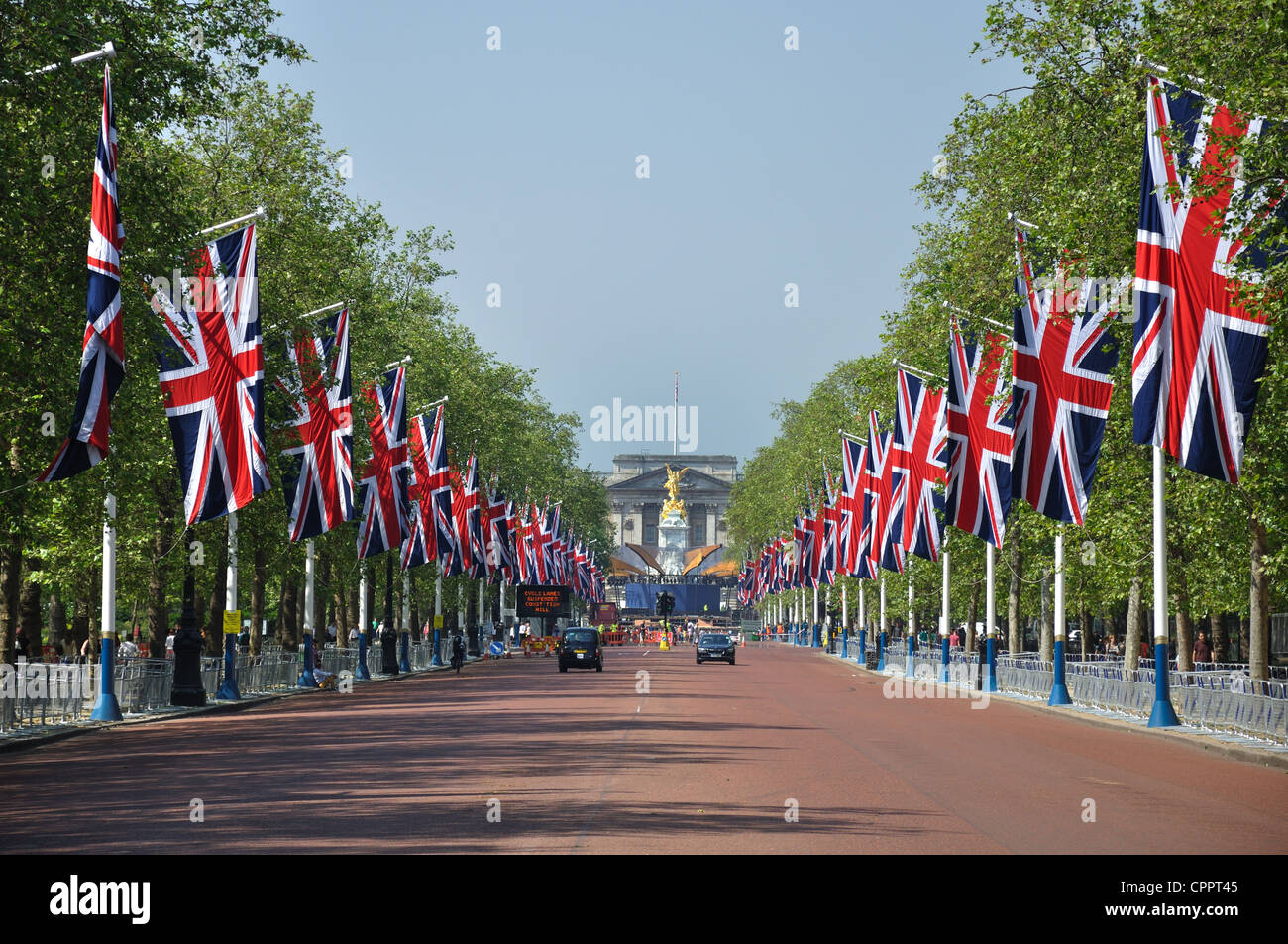 Union jack flag flying high hires stock photography and images Alamy