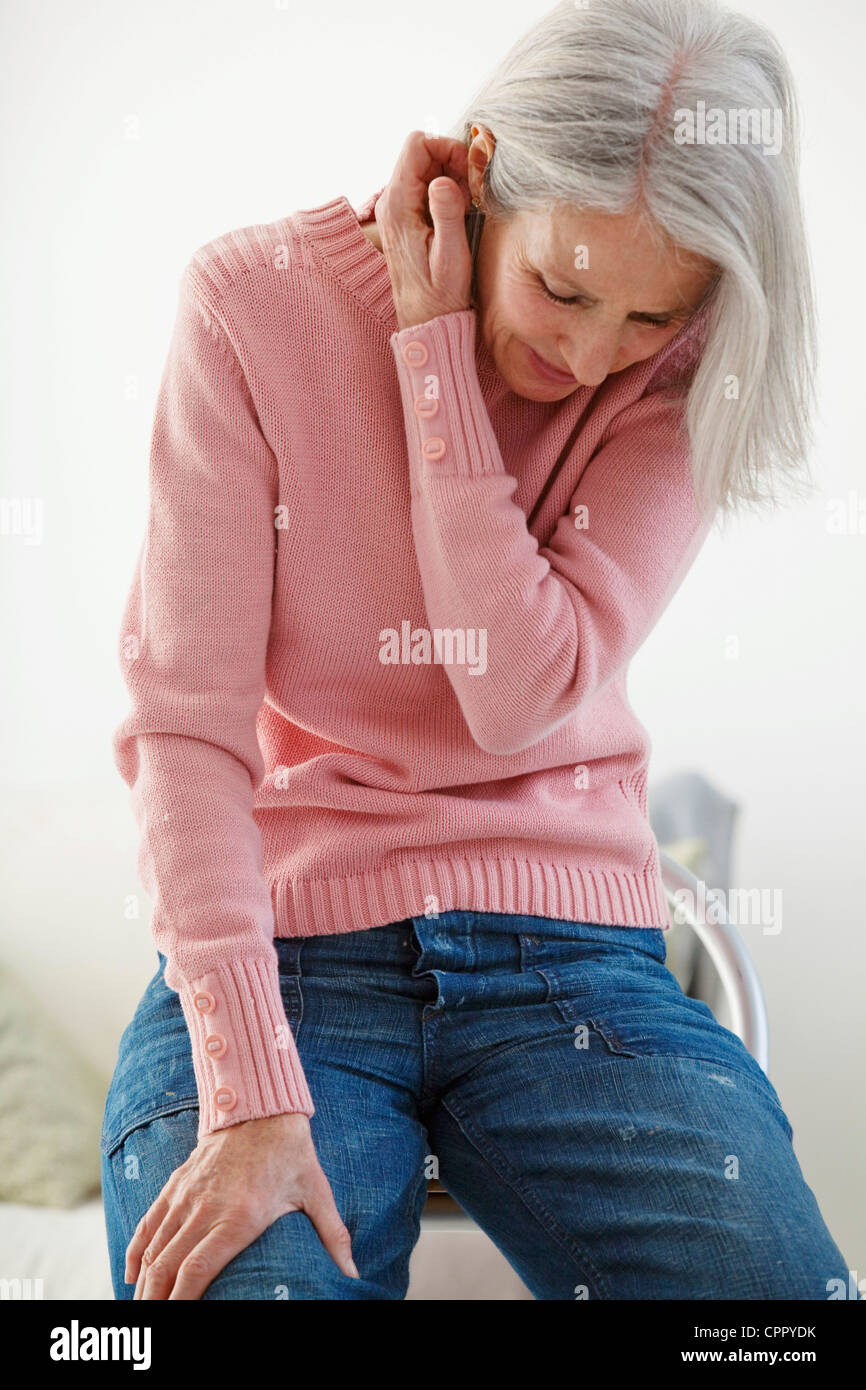 LEG PAIN IN AN ELDERLY PERSON Stock Photo Alamy
