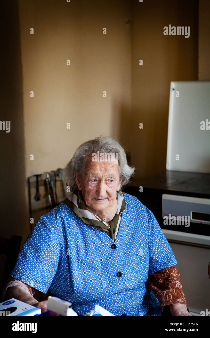 Old woman 1 hi-res stock photography and images - Alamy