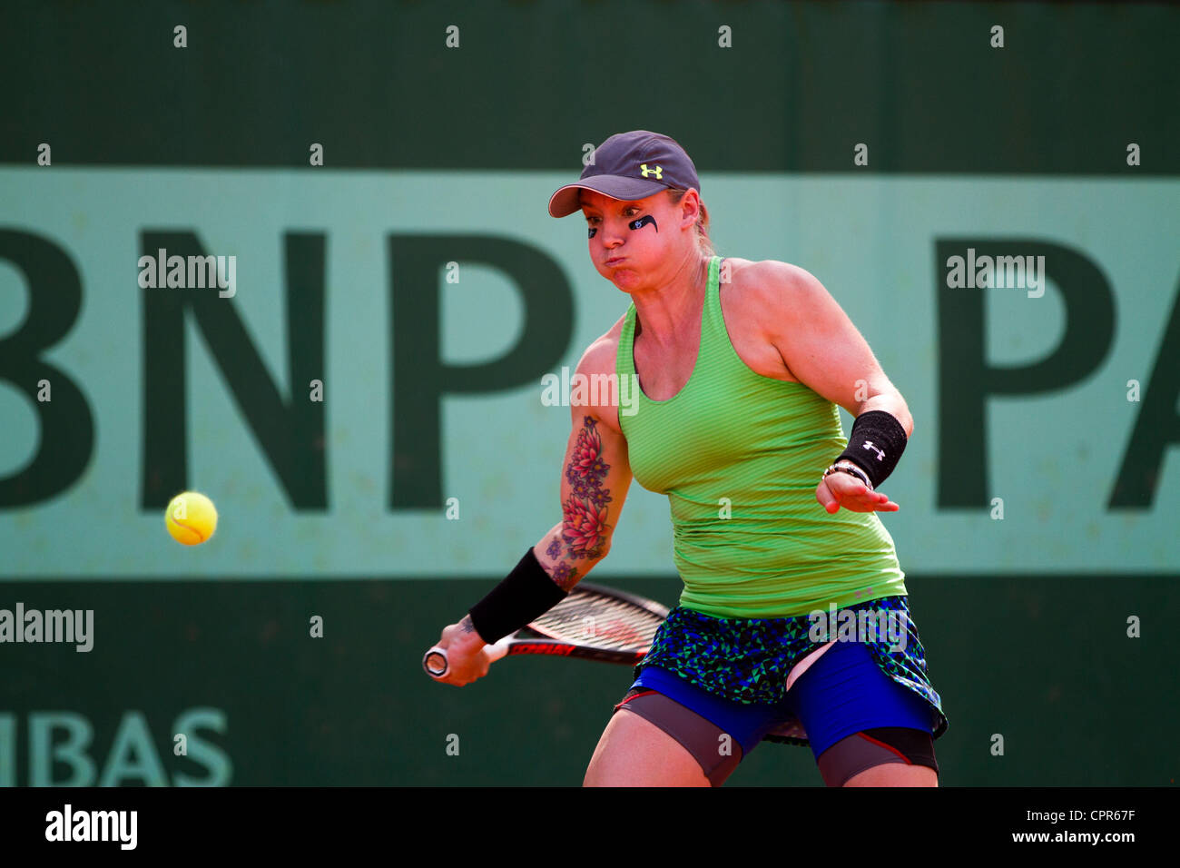 30.05.2012 Paris, France. Bethanie Mattek-Sands in action against Sloane Stephens on day 4 of the French Open Tennis from Roland Garros. Stock Photo