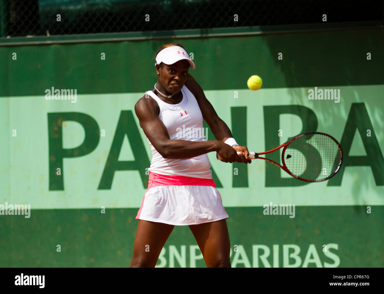 30.05.2012 Paris, France. Sloane Stephens in action against Bethanie Mattek-Sands on day 4 of the French Open Tennis from Roland Garros. Stock Photo