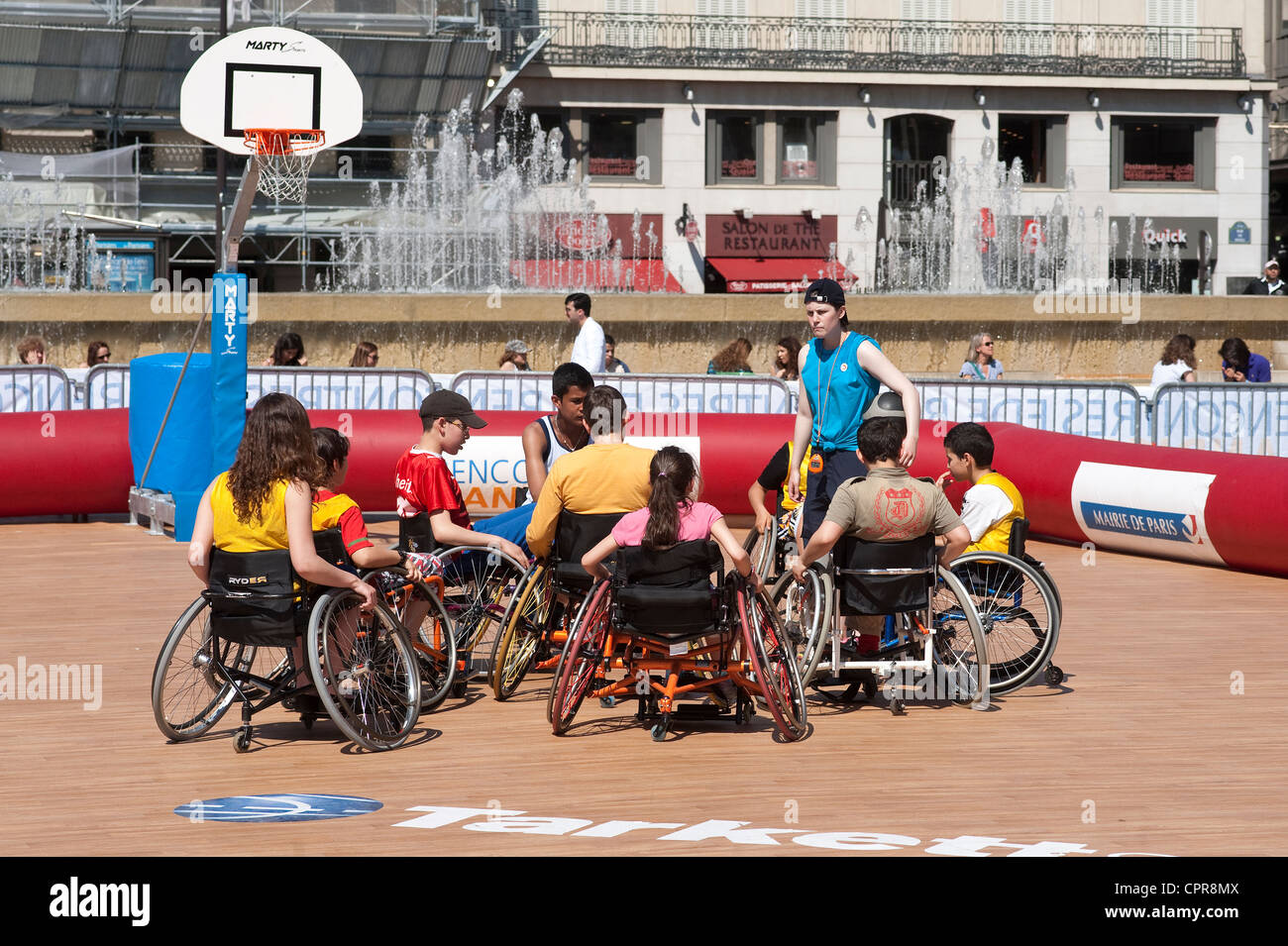 Basketball wheelchair kids hires stock photography and images Alamy