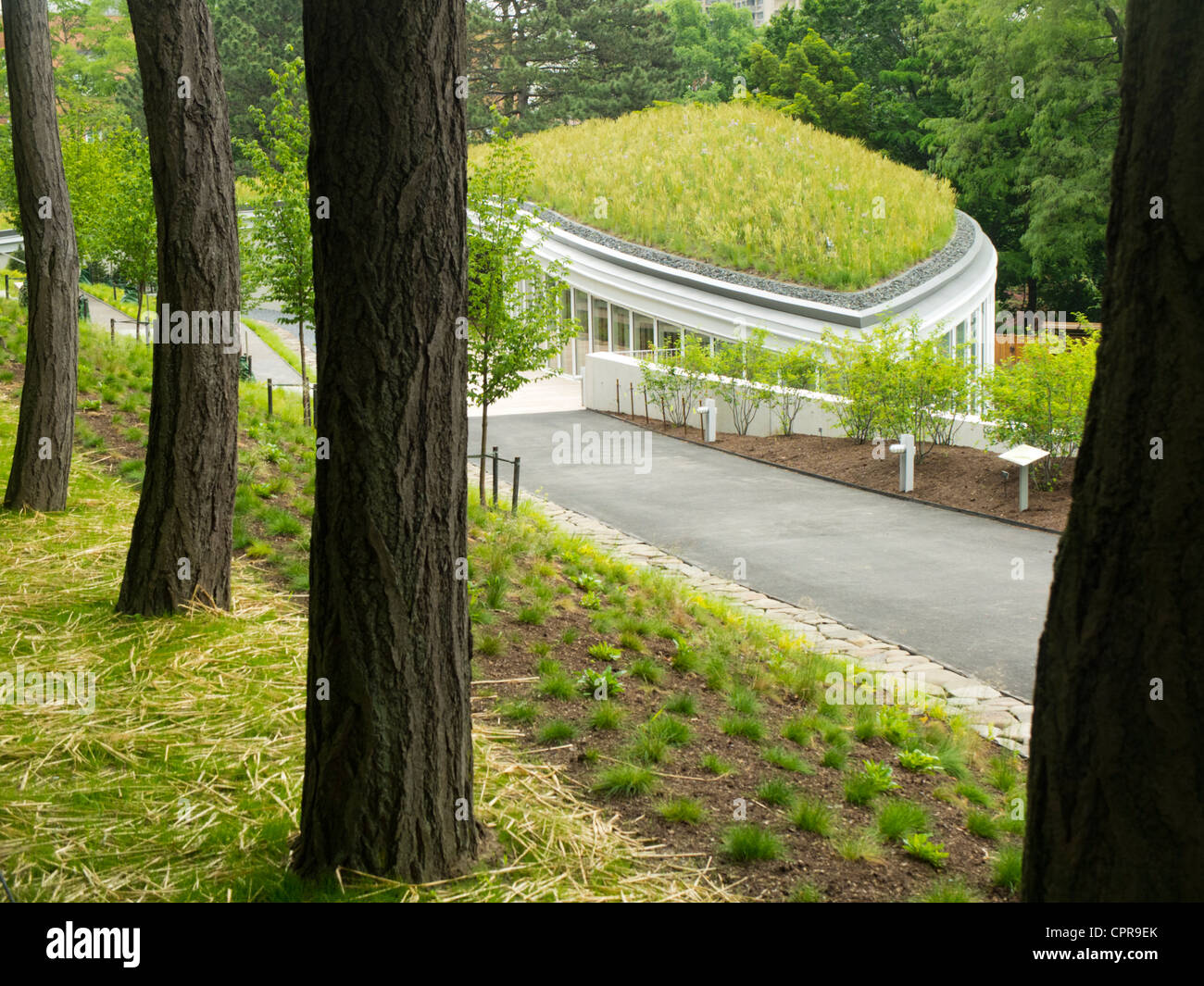 Brooklyn Botanic Garden new visitors center in New York Stock Photo Alamy