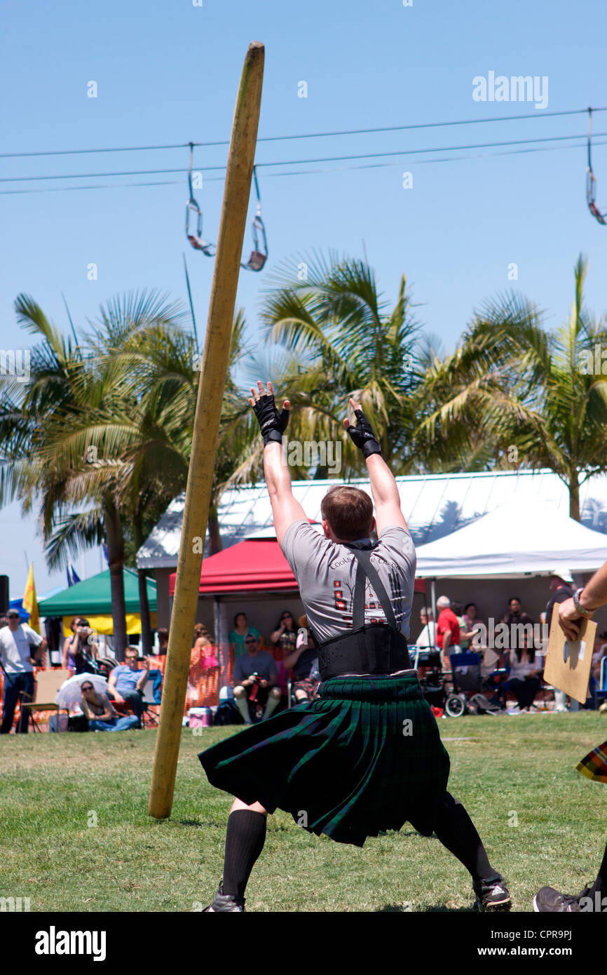 Caber toss hires stock photography and images Alamy