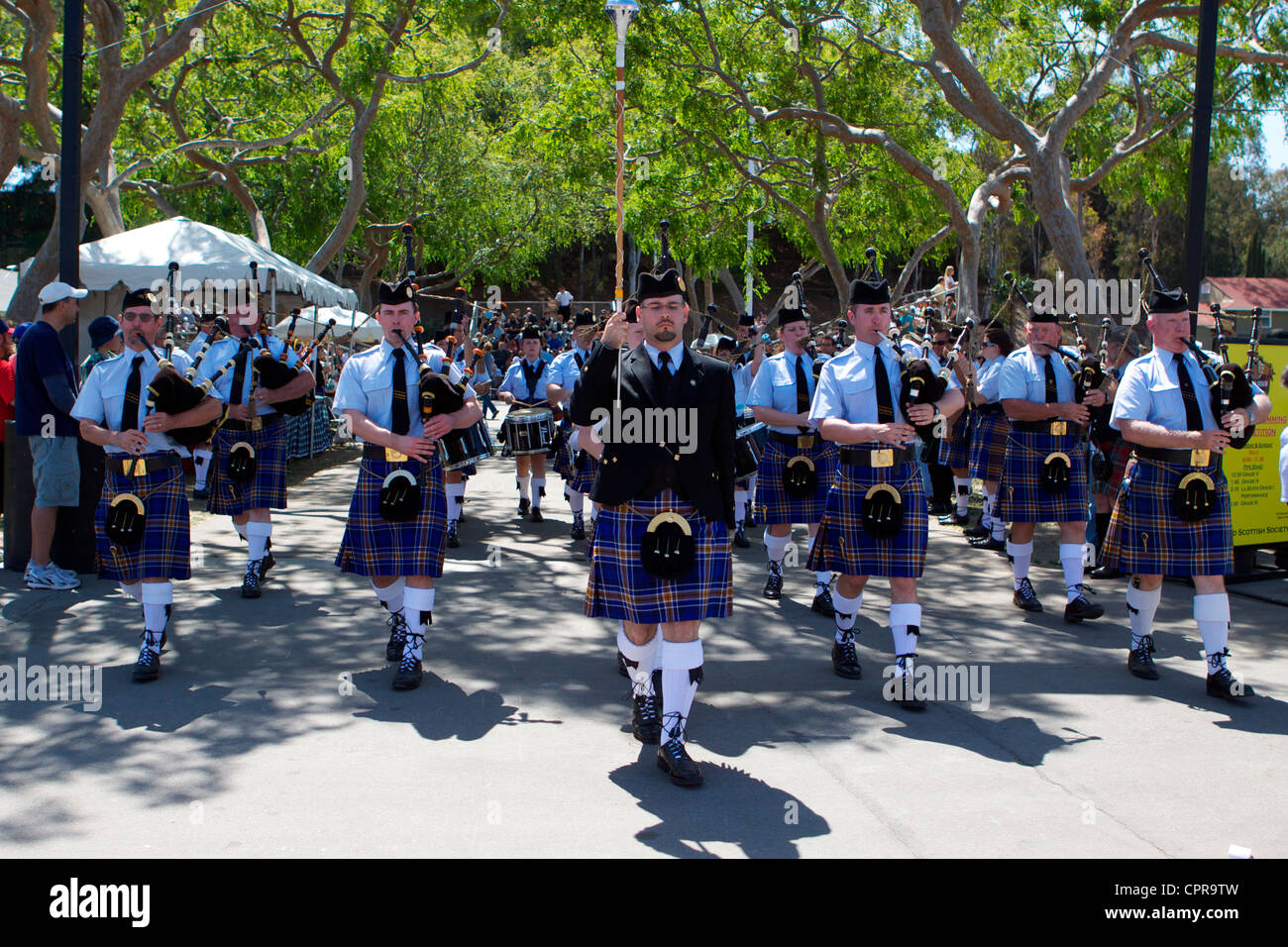 Scottish pipers hires stock photography and images Alamy