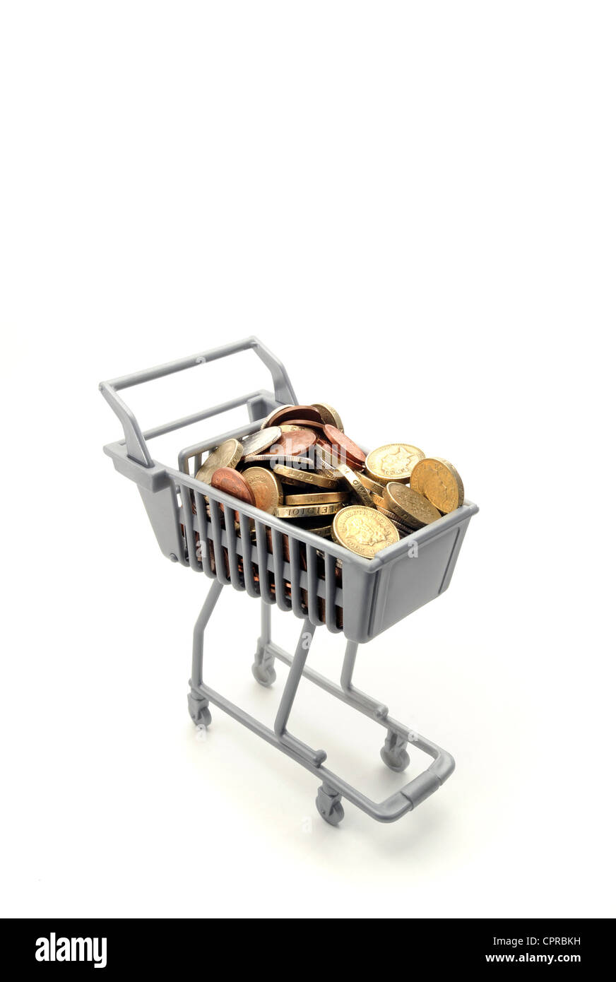 SUPERMARKET TROLLEY FULL OF BRITISH MONEY RE THE ECONOMY SHOPPERS INCOMES WAGES FOOD PRICES COST OF LIVING BILLS BUYERS ETC UK Stock Photo