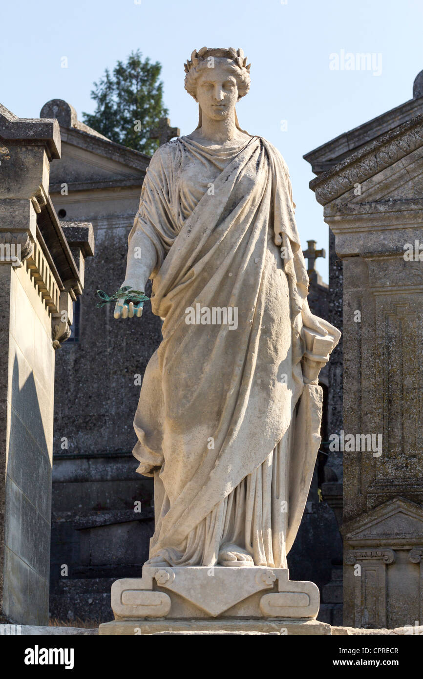 Statue at Cimetière monumental de Rouen, France Stock Photo