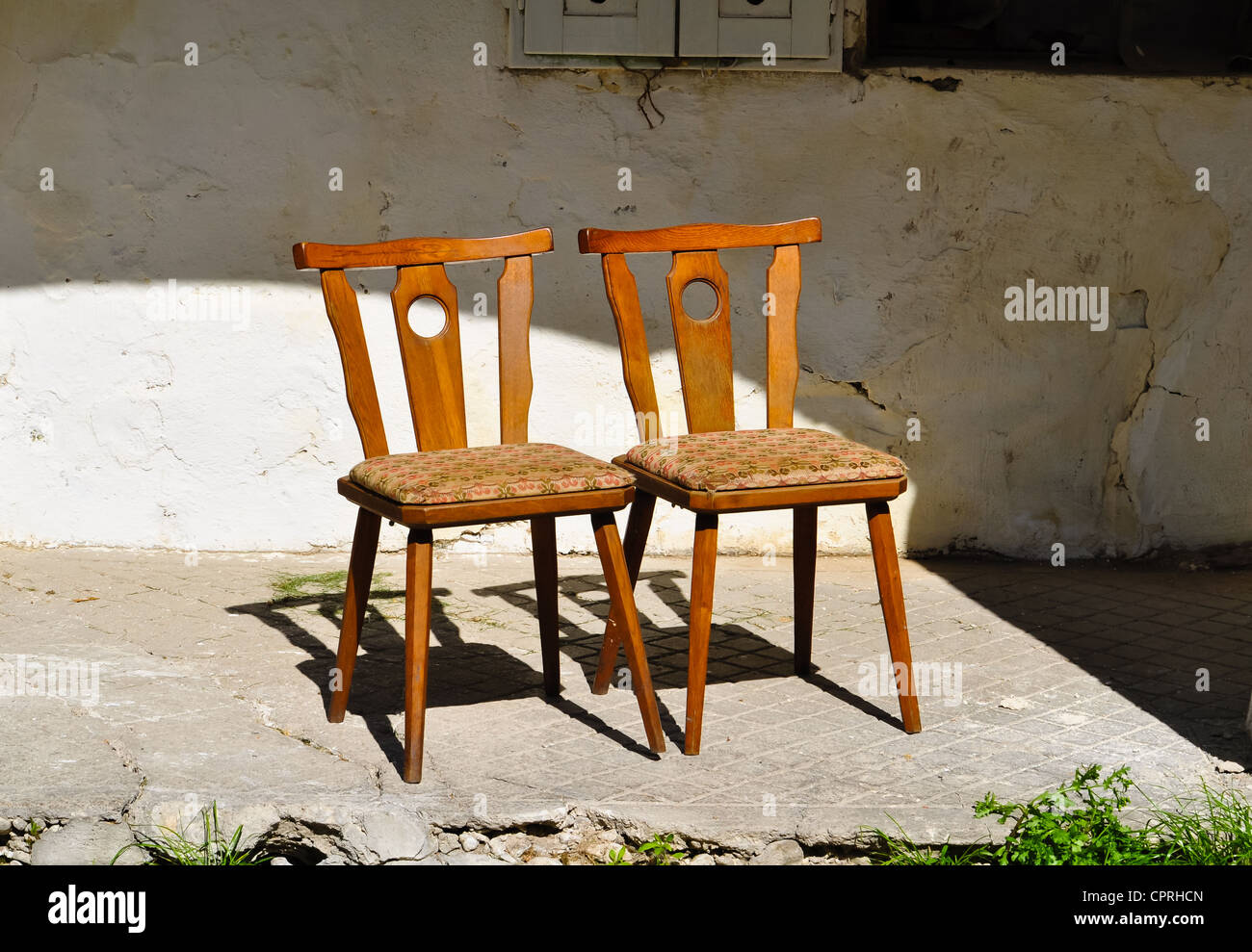 Distressed paint table hi-res stock photography and images - Alamy