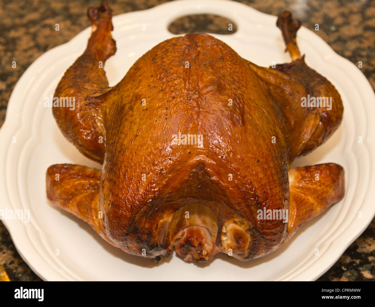 https://c8.alamy.com/comp/CPRMWW/cooked-turkey-on-platter-CPRMWW.jpg