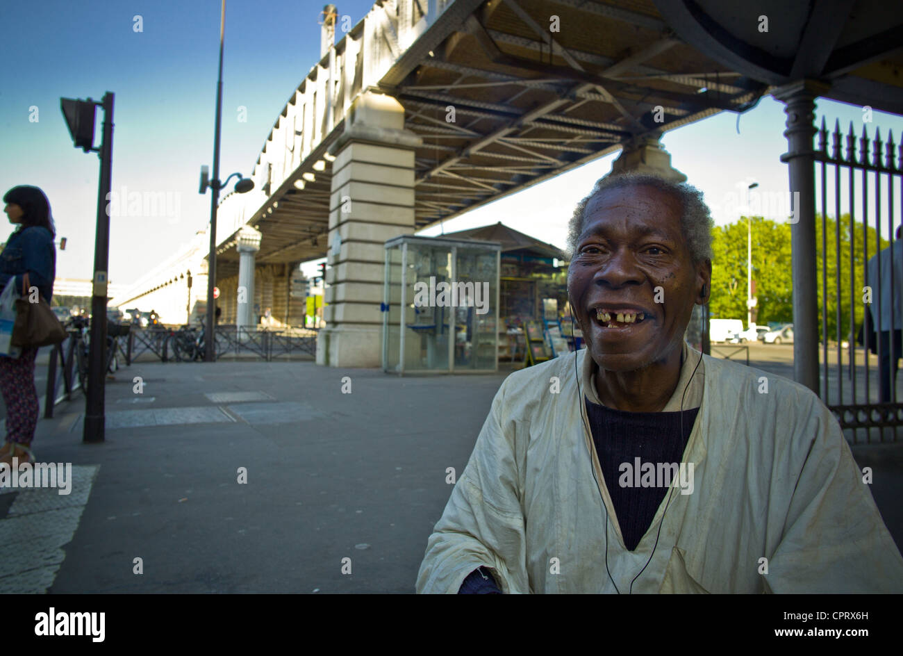 Hell in France . The homeless of the monuments, The old Frank the bridge of Bercy who lives on the sidewalk 'Quai de la Gare' Stock Photo