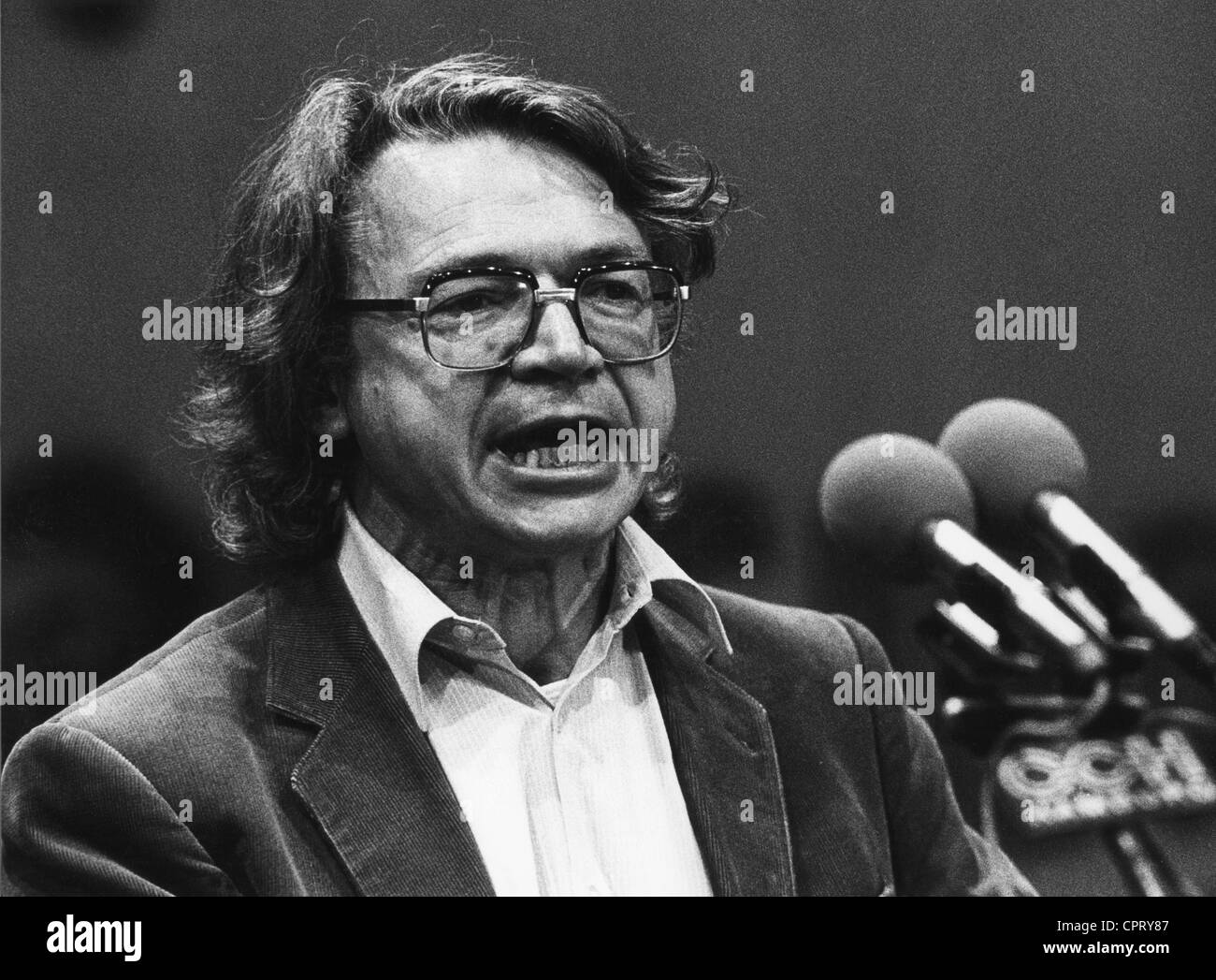 Bahro, Rudolf, 18.11.1935 - 5.12.1997, German philosopher and politician (The Greens), portrait, speech at the party meeting, Hamburg, 7.- 9.12.1984, Stock Photo