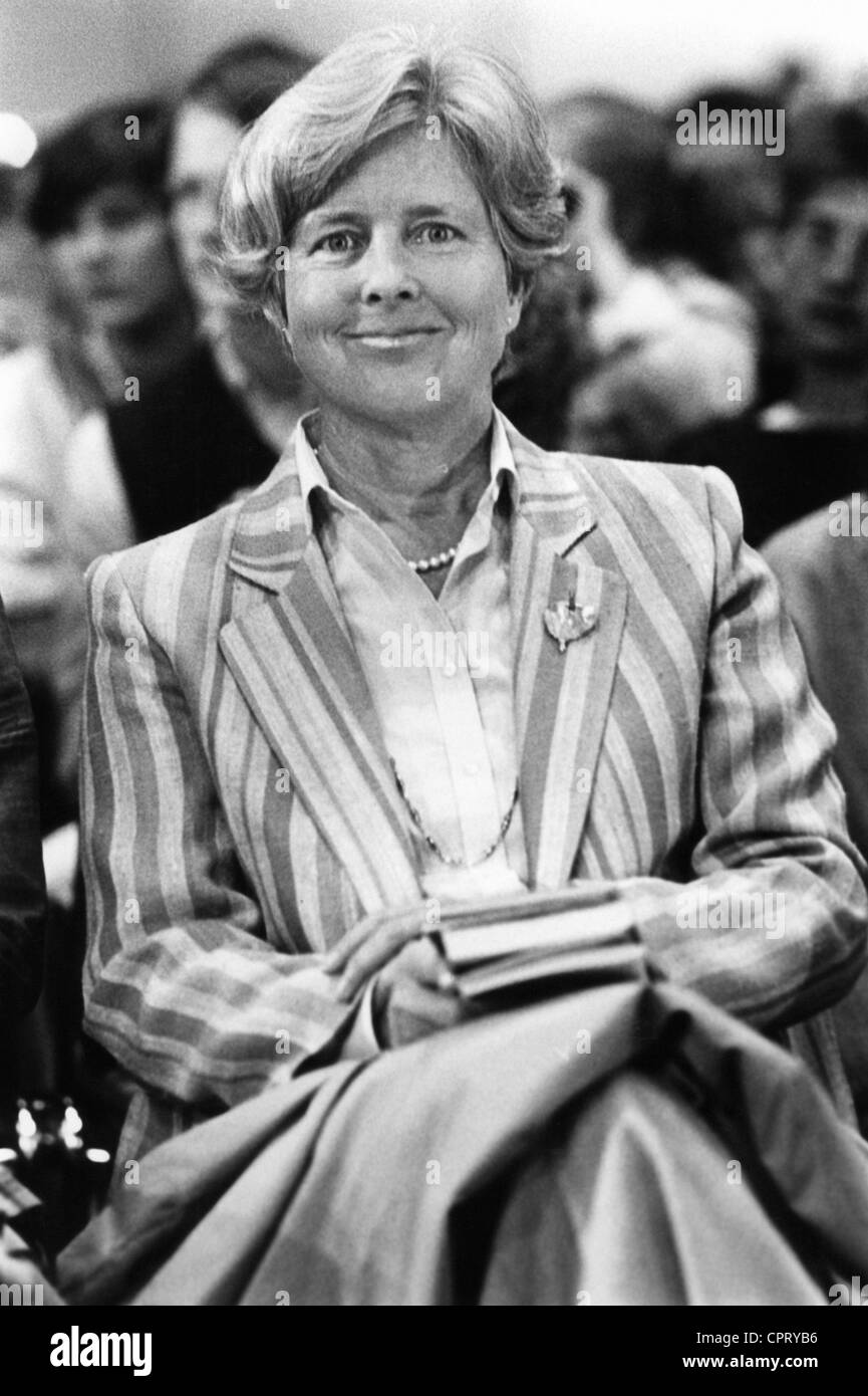 Weizsaecker, Marianne von, * 17.5.1932, wife of Richard von Weizsaecker (President of Germany 1984 - 1994), half length, German Protestant Church Congress, Duesseldorf, 1985, Stock Photo