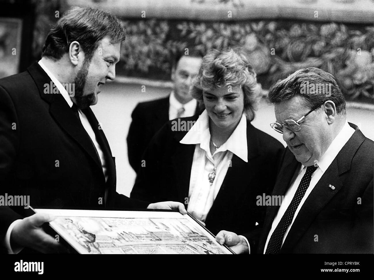 Hiersemann, Karl-Heinz, 17.8.1944 - 15.7.1998, German politician (SPD), half length, with Franz Josef Strauss, at his birthday, 6.9.1985, Stock Photo
