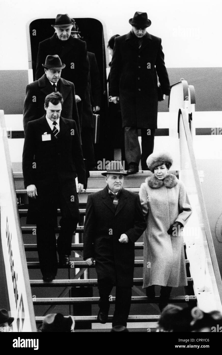 Mikhail Gorbachev, * 2.3.1931, Soviet politician (CPSU), with his wife Raisa Gorbachyova, arrival at the airport of Geneva, Switzerland, for the summit talks with Ronald Reagan, November 1985, Stock Photo