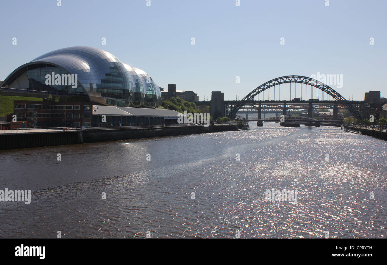 Tyneside, North East England, UK 25th May 2012 - view over the Tyne from Newcastle with The Sage Gateshead ( concert hall+++) Stock Photo