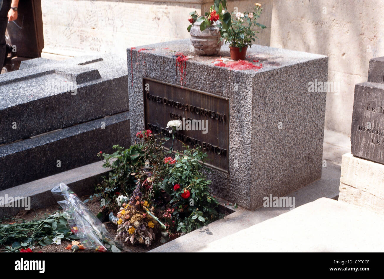 Morrison, Jim, 8.12.1943 - 3.7.1971, US rock musician (The Doors), his grave, Pere Lachaise cemetery, Paris, France, Stock Photo