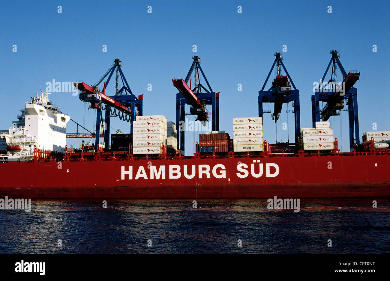 Hamburg-Süd container ship Santa Cruz being unloaded at Burchardkai in ...