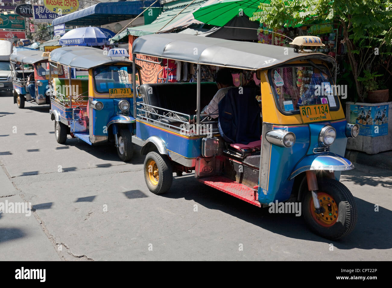 Tuk Tuks (traditional taxis), Thanon Khao San (Ko San Road), Banglamphu, Bangkok, Thailand Stock Photo